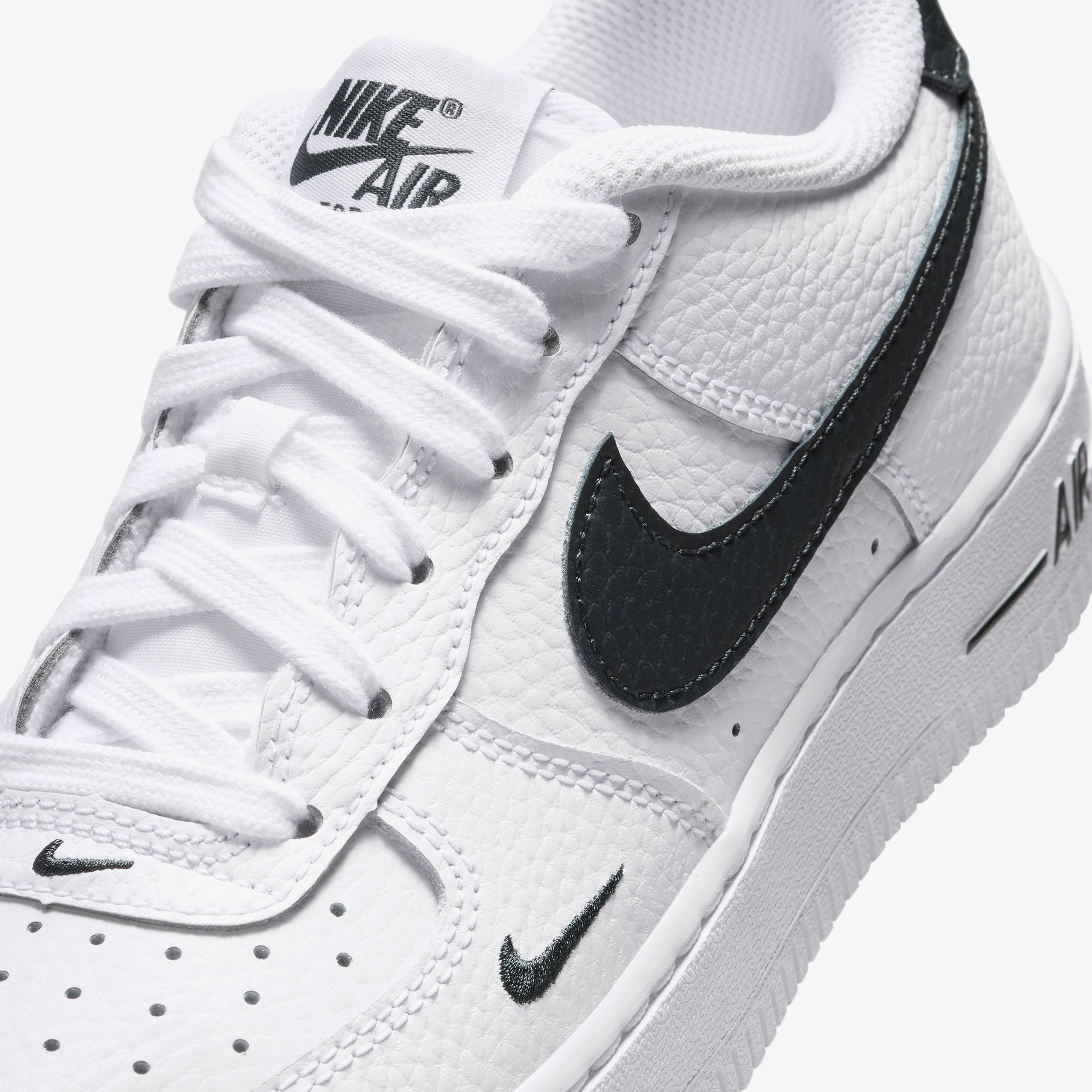 Nike Air Force 1 Genç Çocuk Beyaz Spor Ayakkabı