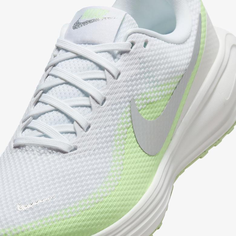 Nike Revolution 8 Kadın Beyaz Koşu Ayakkabısı