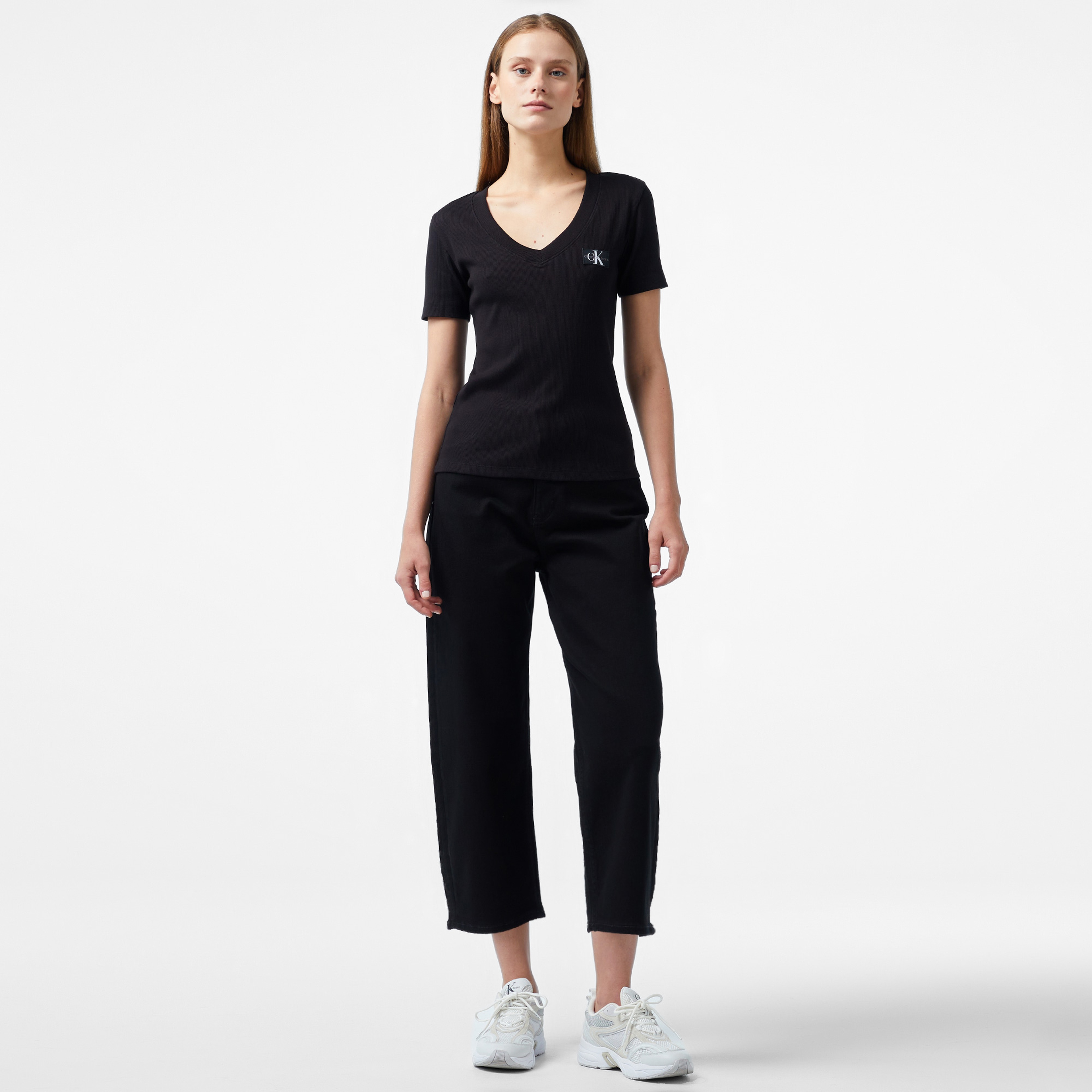 Calvin Klein Jeans Woven Label Rib V-Neck Kadın Siyah T-Shirt