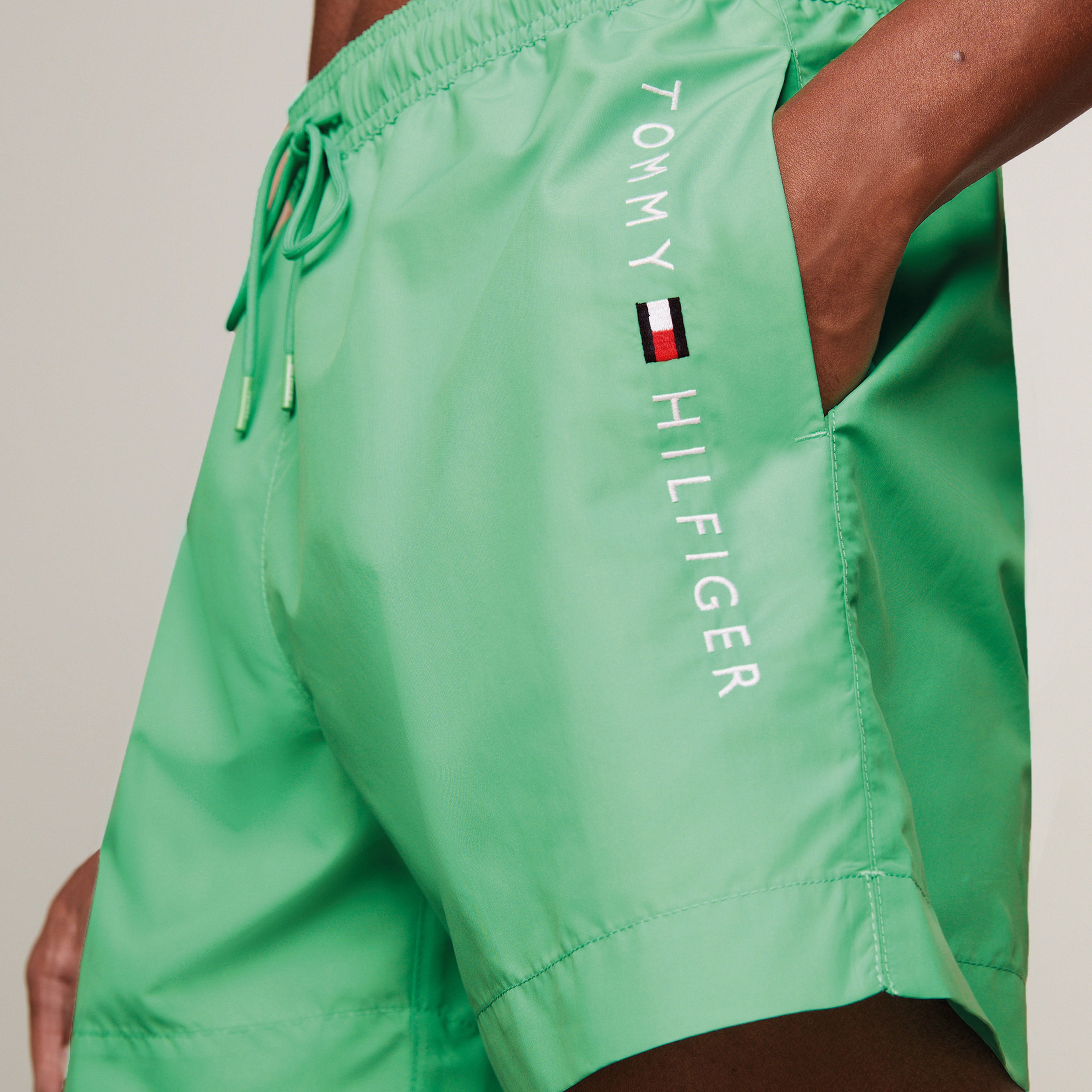 Tommy Hilfiger Medium Drawstring Erkek Yeşil Mayo Şort