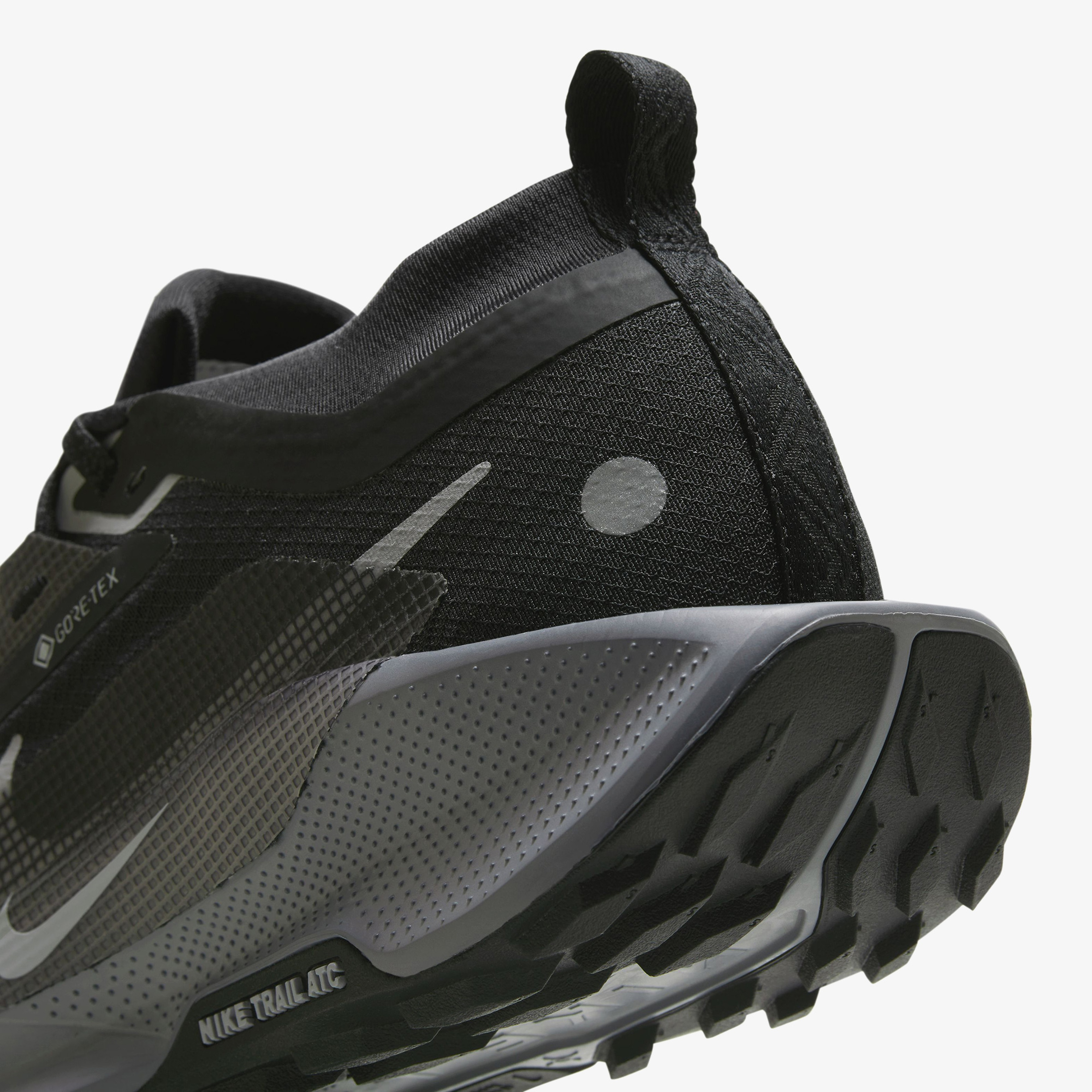 Nike Pegasus Trail 5 Gore-Tex Kadın Siyah Koşu Ayakkabısı