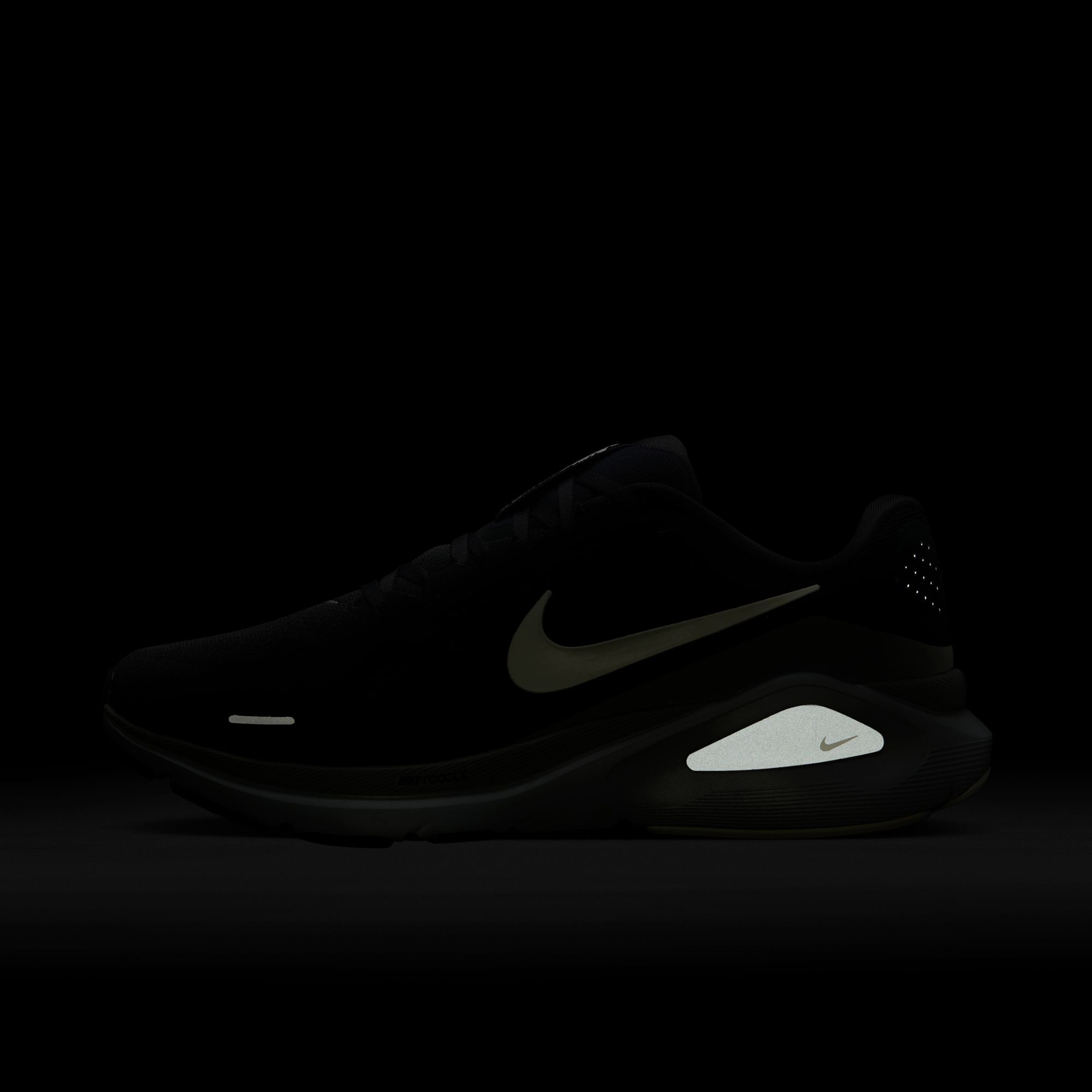 Nike Structure 26 Erkek Siyah Koşu Ayakkabısı