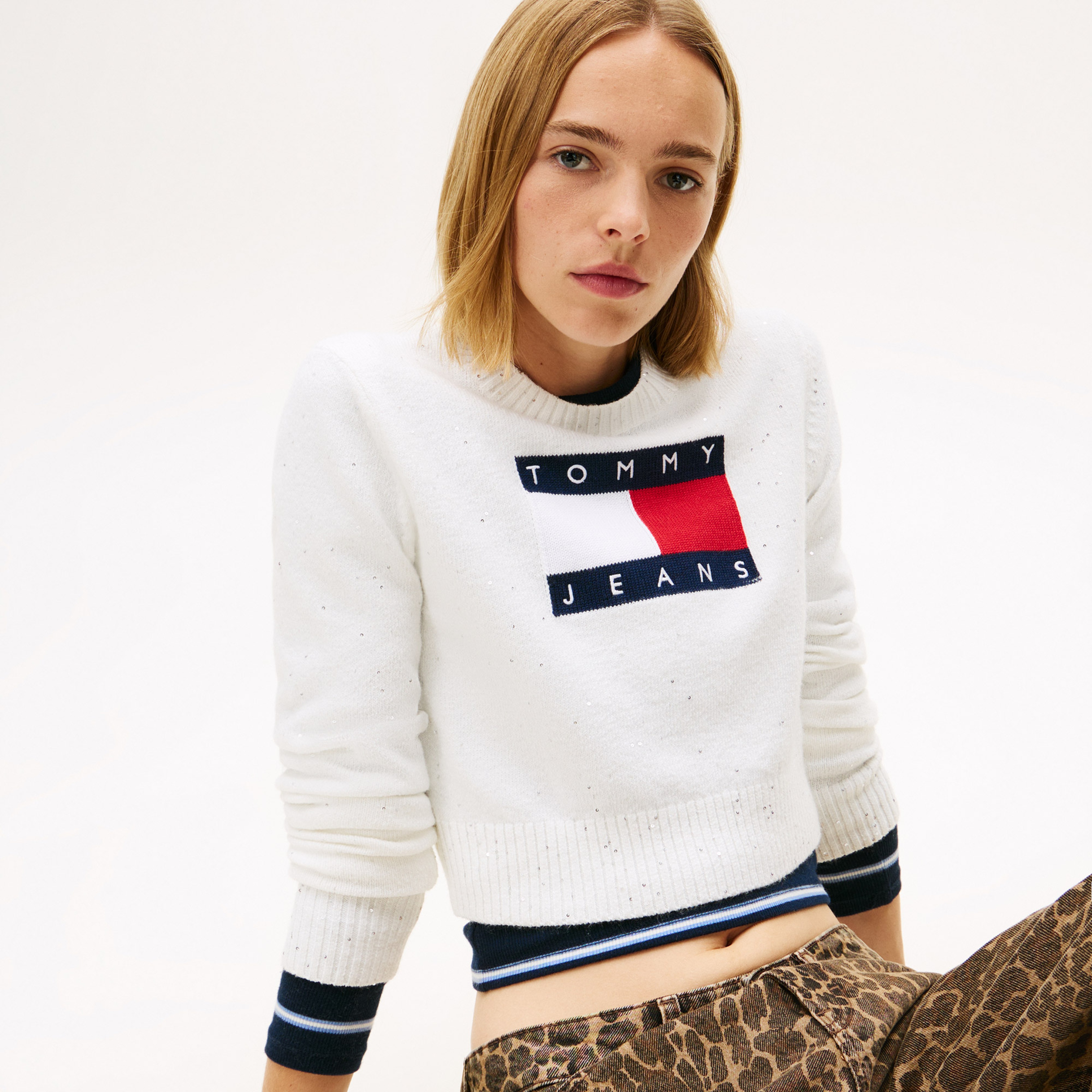 Tommy Jeans Sparkle Flag Kadın Beyaz Kazak