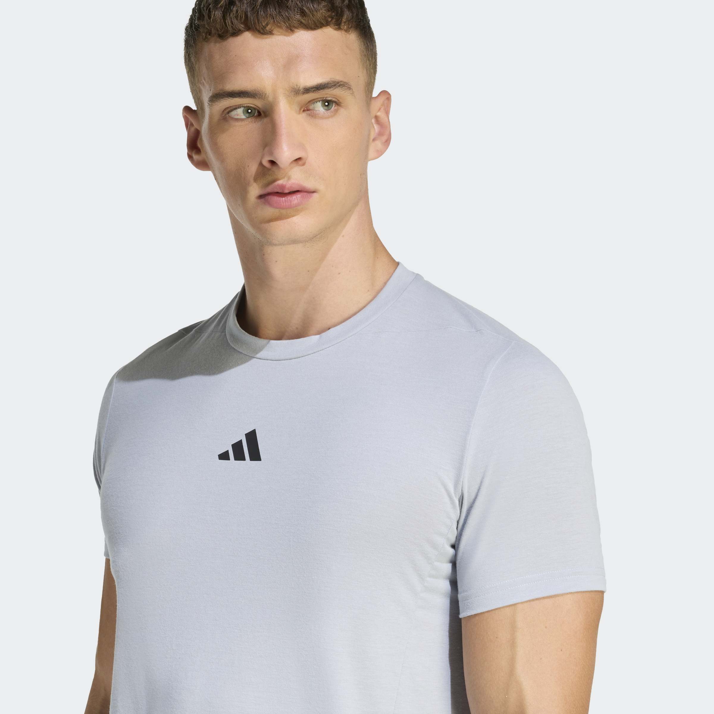 adidas Designed For Erkek Gri Antrenman T-Shirt