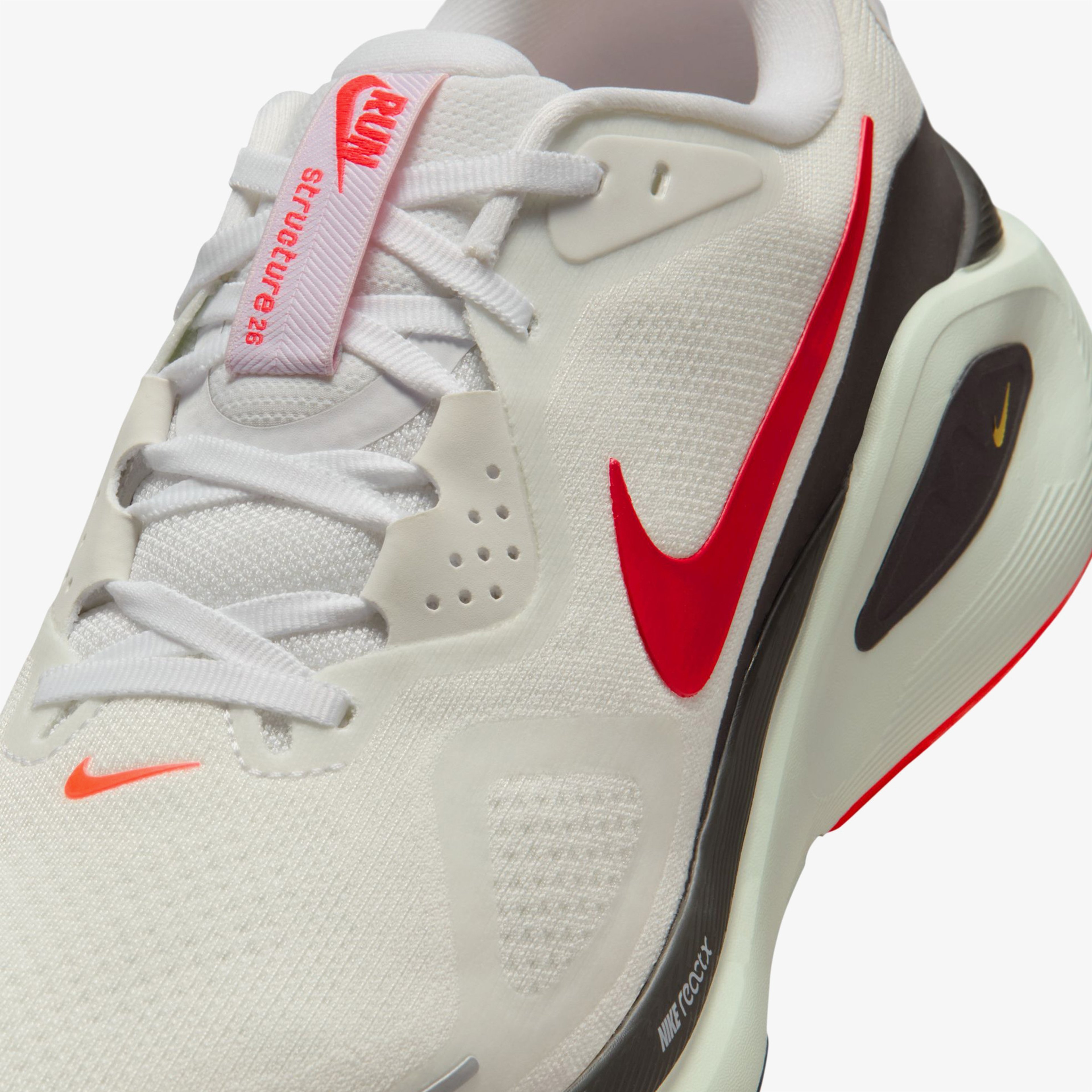 Nike Structure 26 Erkek Beyaz Koşu Ayakkabısı