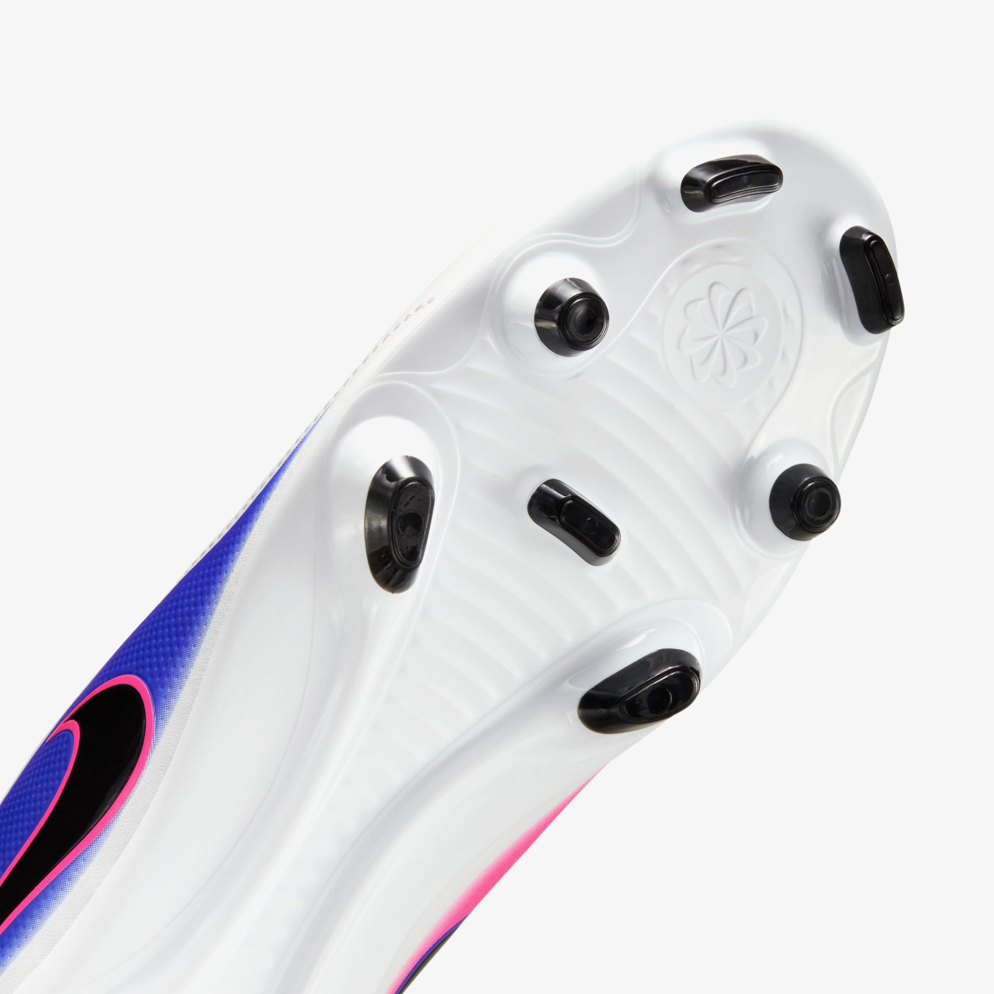 Nike Tiempo Maestro Club Erkek Beyaz Halı Saha Kramponu