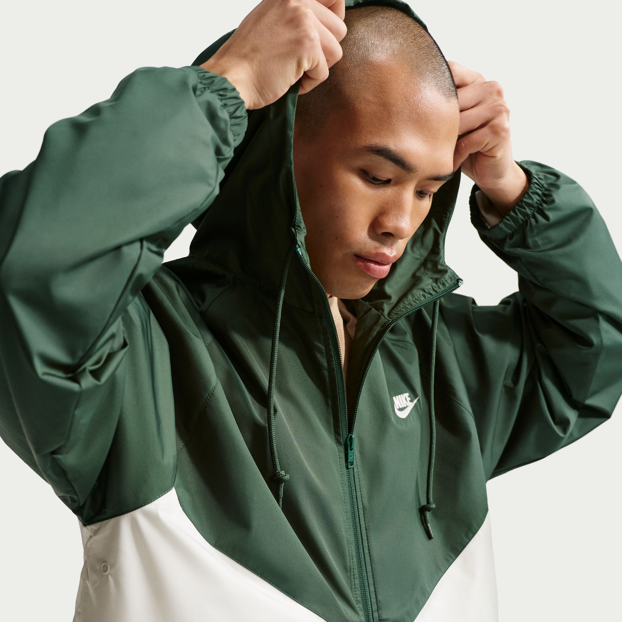 Nike Windrunner Erkek Yeşil Ceket