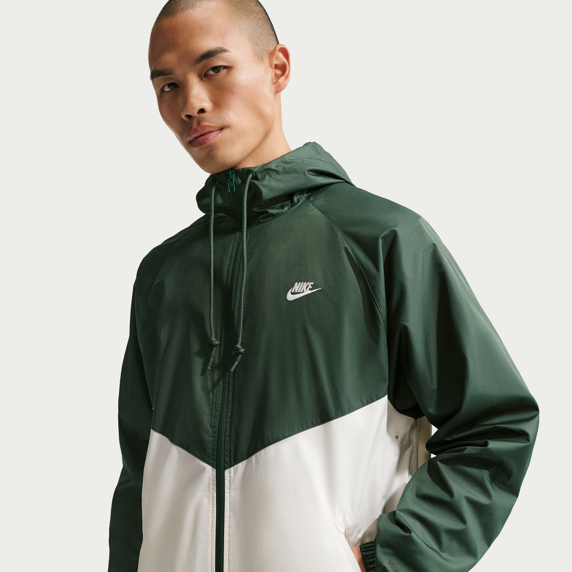 Nike Windrunner Erkek Yeşil Ceket