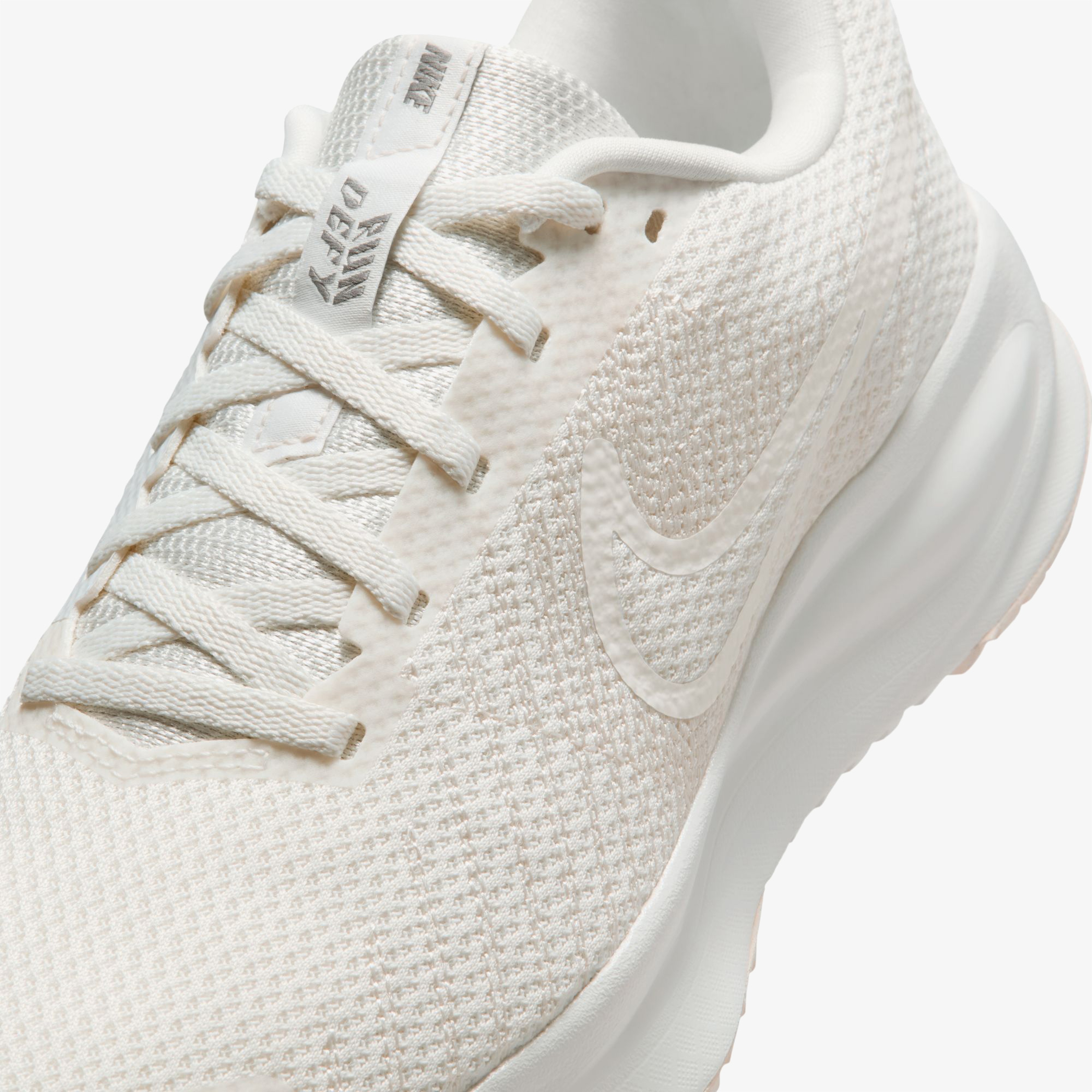 Nike Run Defy Kadın Krem Koşu Ayakkabısı