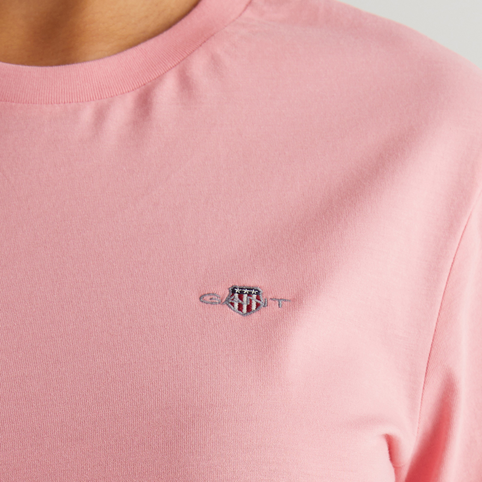 GANT Kadın Pembe Regular Fit Bisiklet Yaka T-Shirt