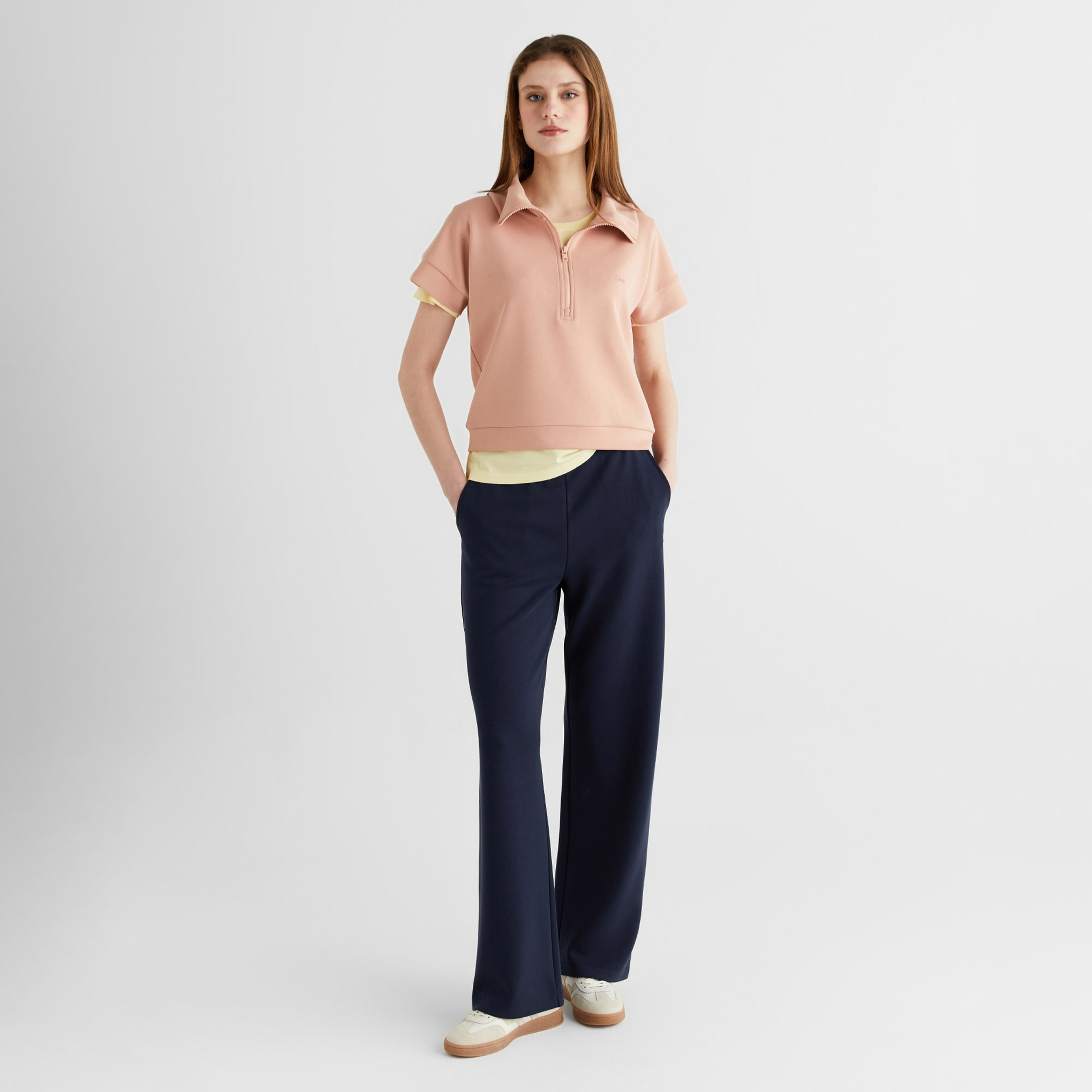GANT Kadın Pembe Relaxed Fit Yarım Fermuarlı Kısa Kollu Sweatshirt