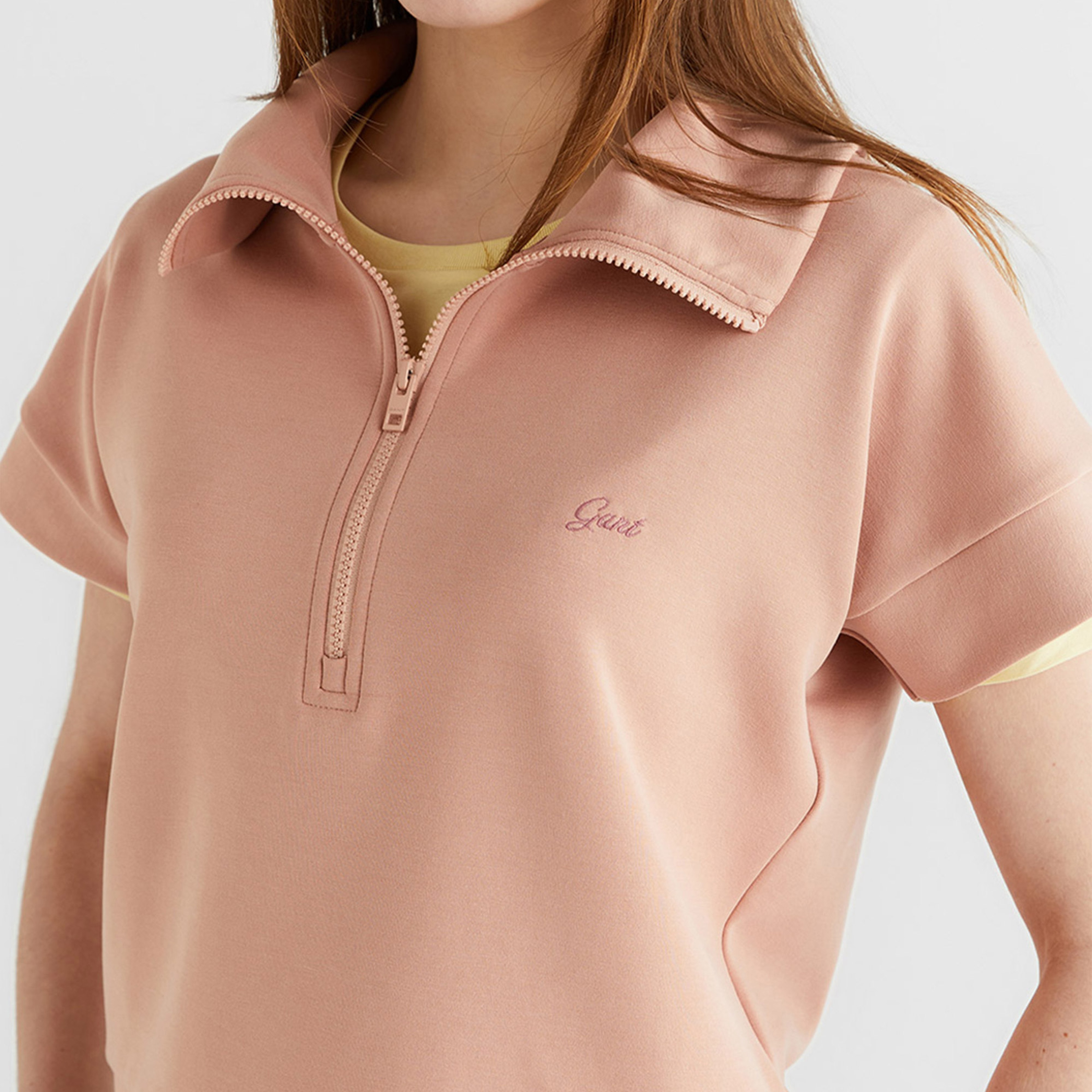 GANT Kadın Pembe Relaxed Fit Yarım Fermuarlı Kısa Kollu Sweatshirt
