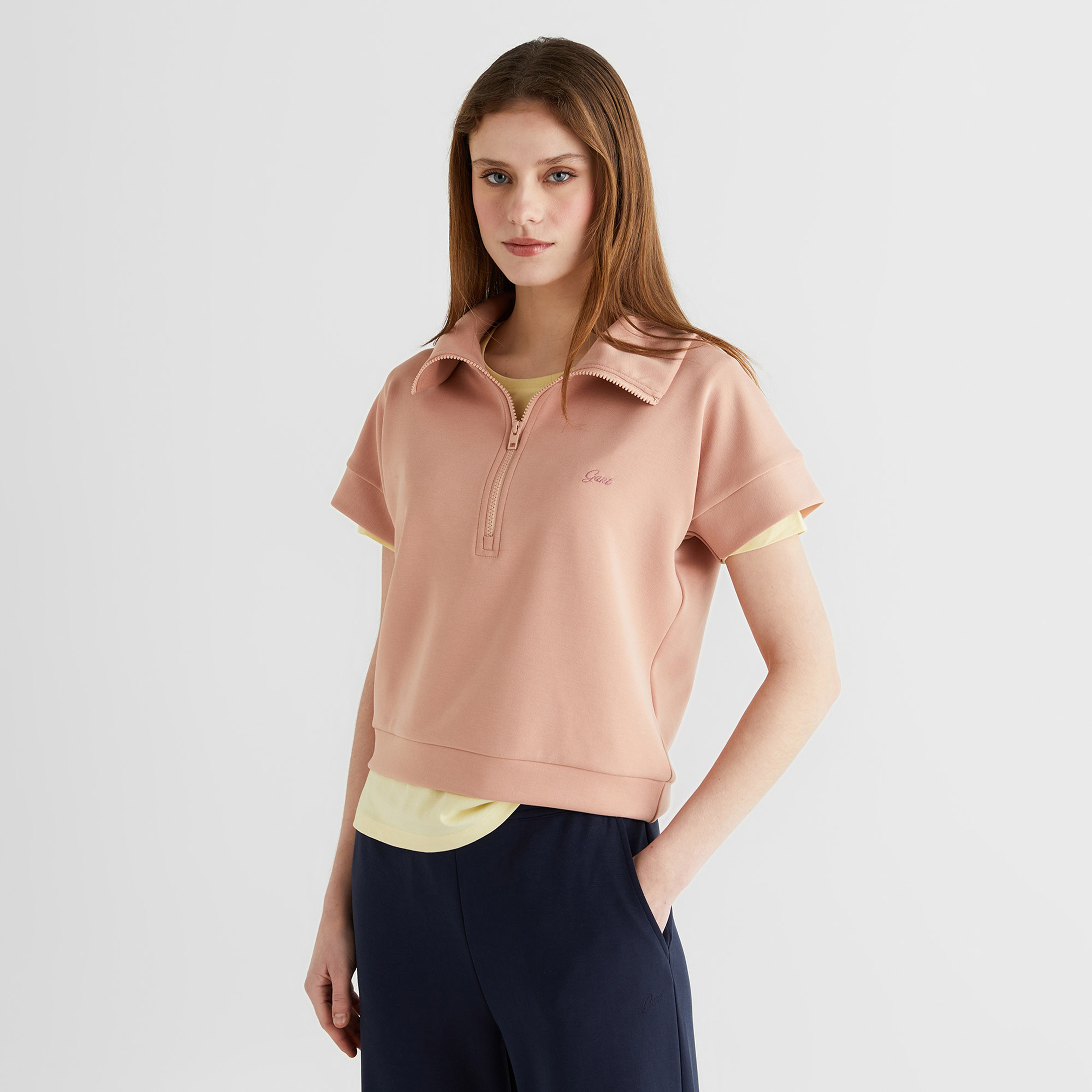 GANT Kadın Pembe Relaxed Fit Yarım Fermuarlı Kısa Kollu Sweatshirt