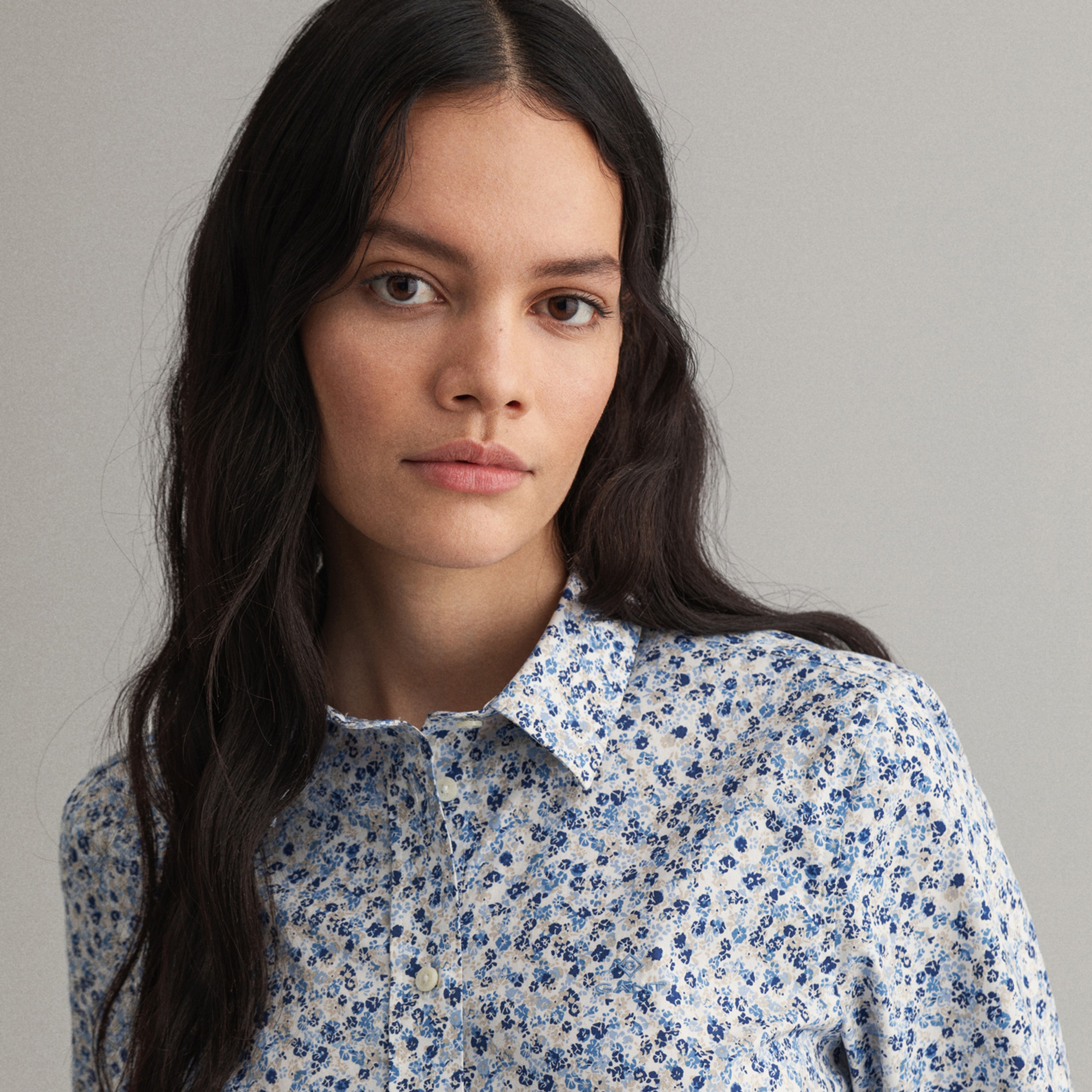 GANT Kadın Mavi Slim Fit Düğmeli Yaka Desenli Gömlek