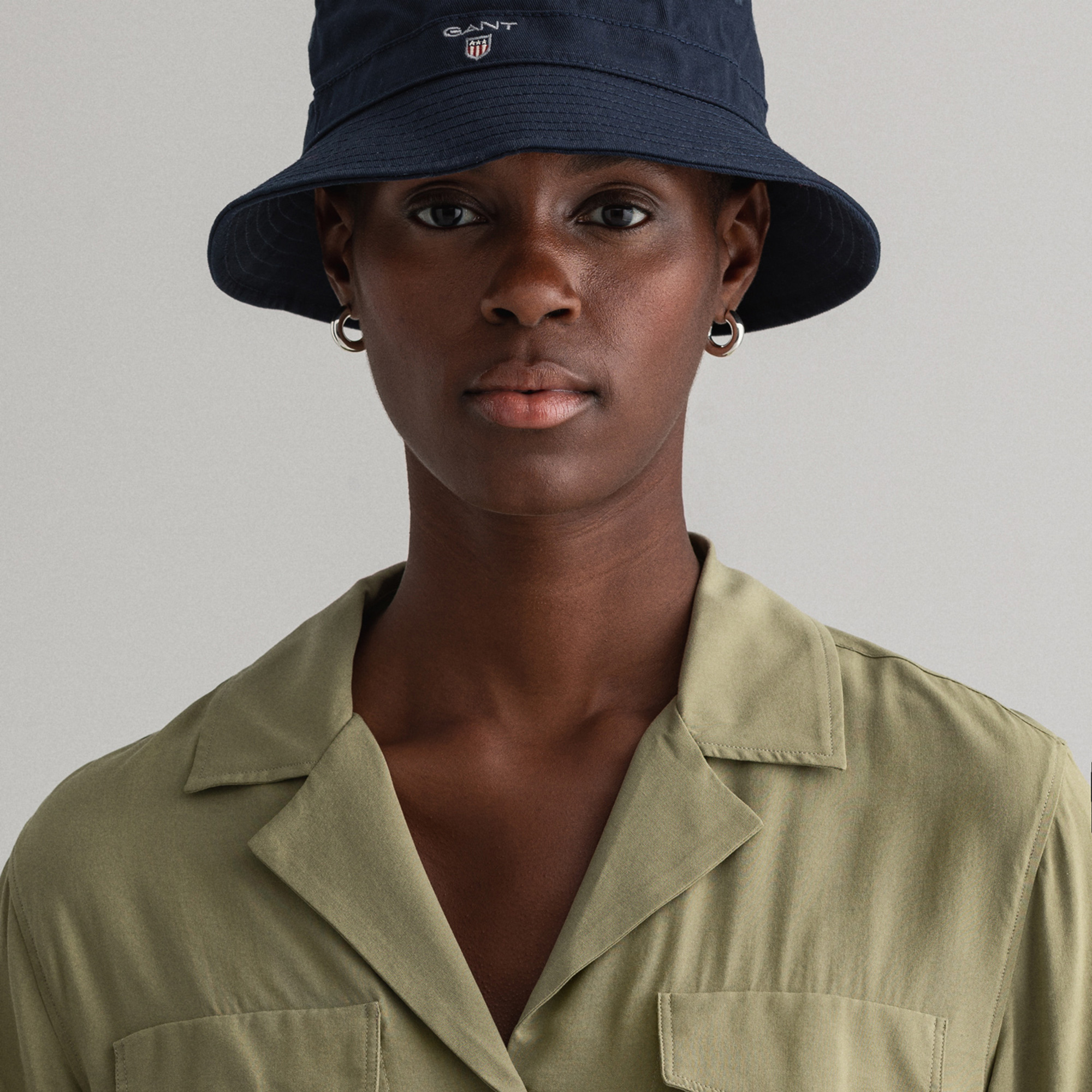 GANT Kadın Yeşil Relaxed Fit Klasik Yaka Lightweight Safari Gömlek