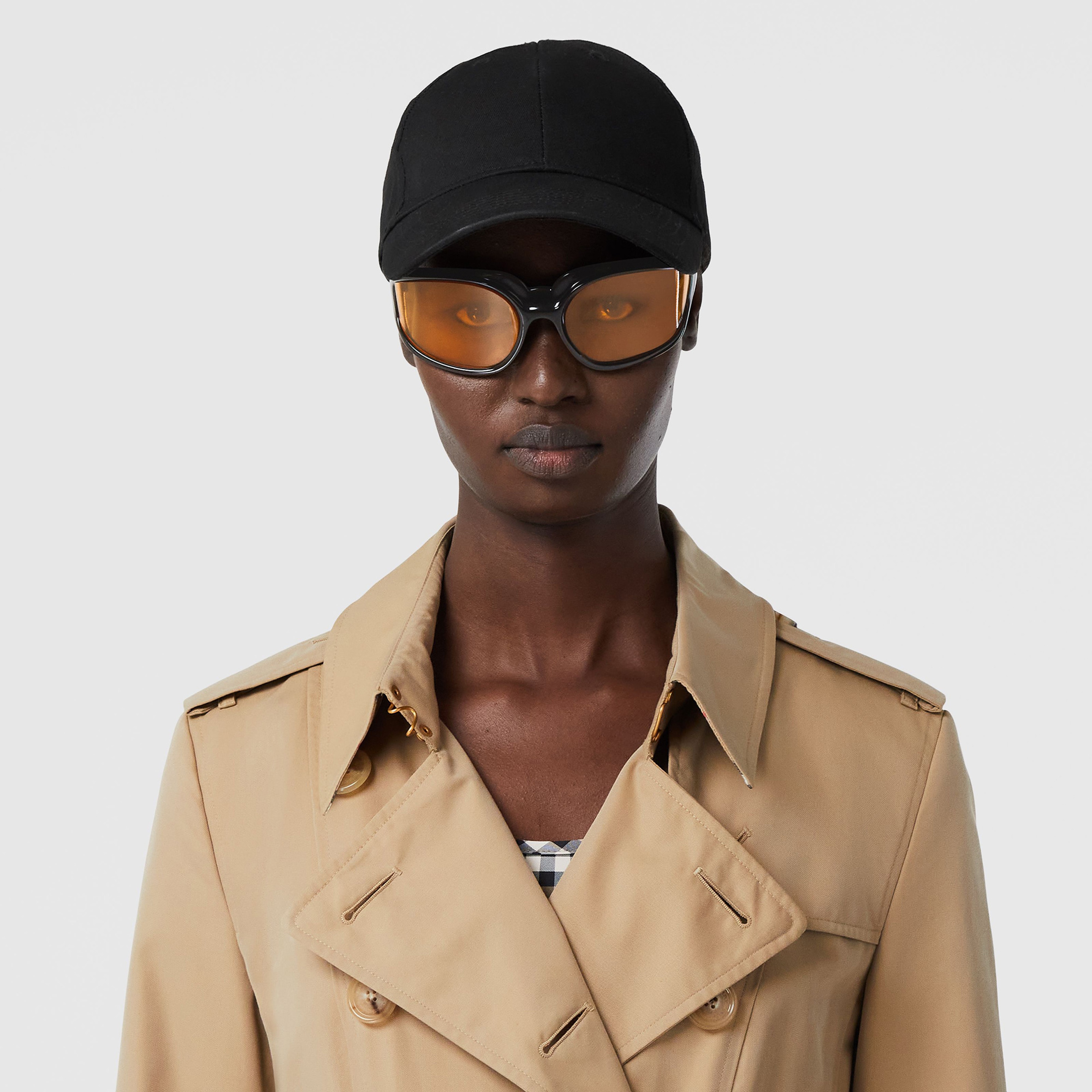 Burberry The Mid-Length Chelsea Heritage Kadın Bej Trençkot