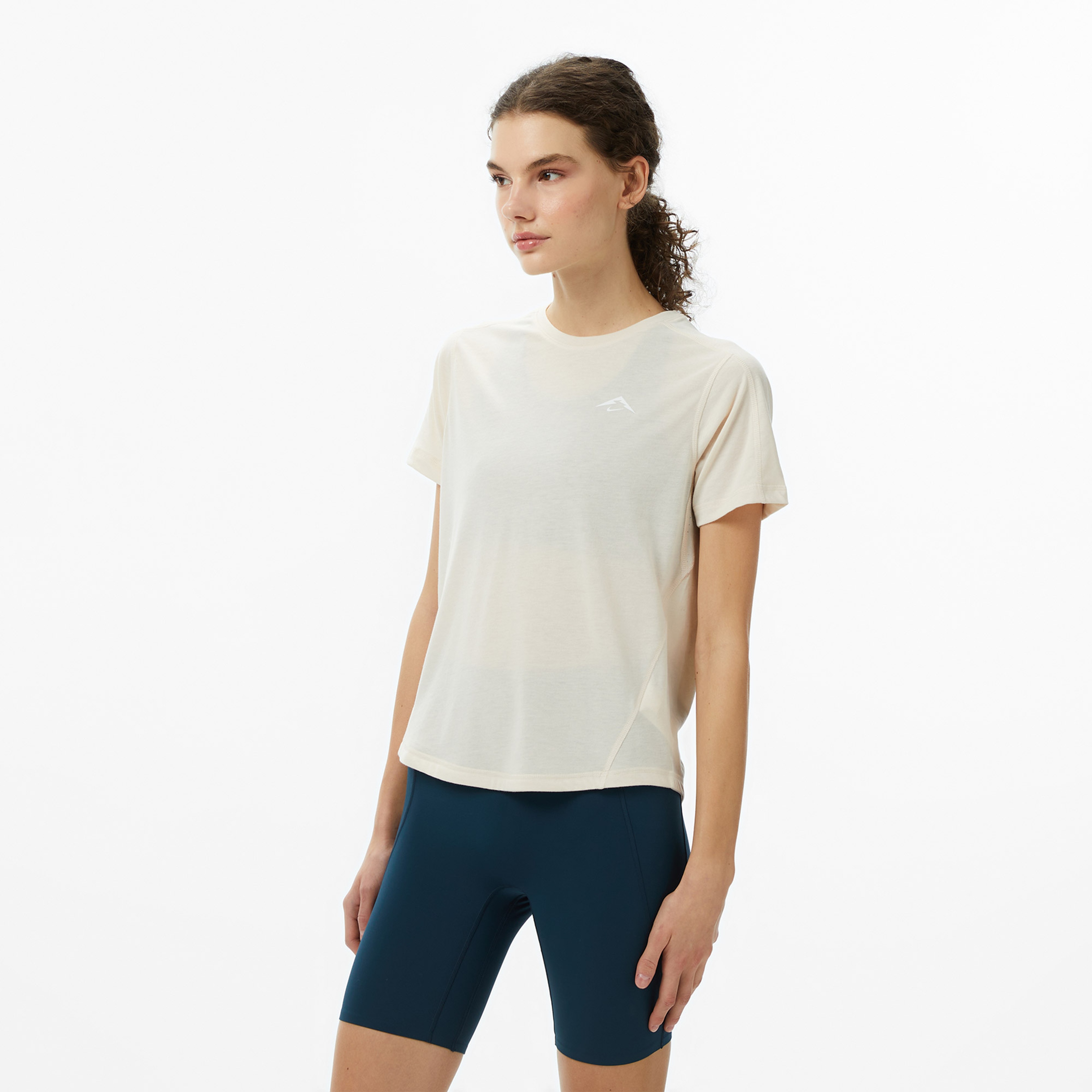 Nike Trail Dri-FIT Kadın Krem Koşu T-Shirt