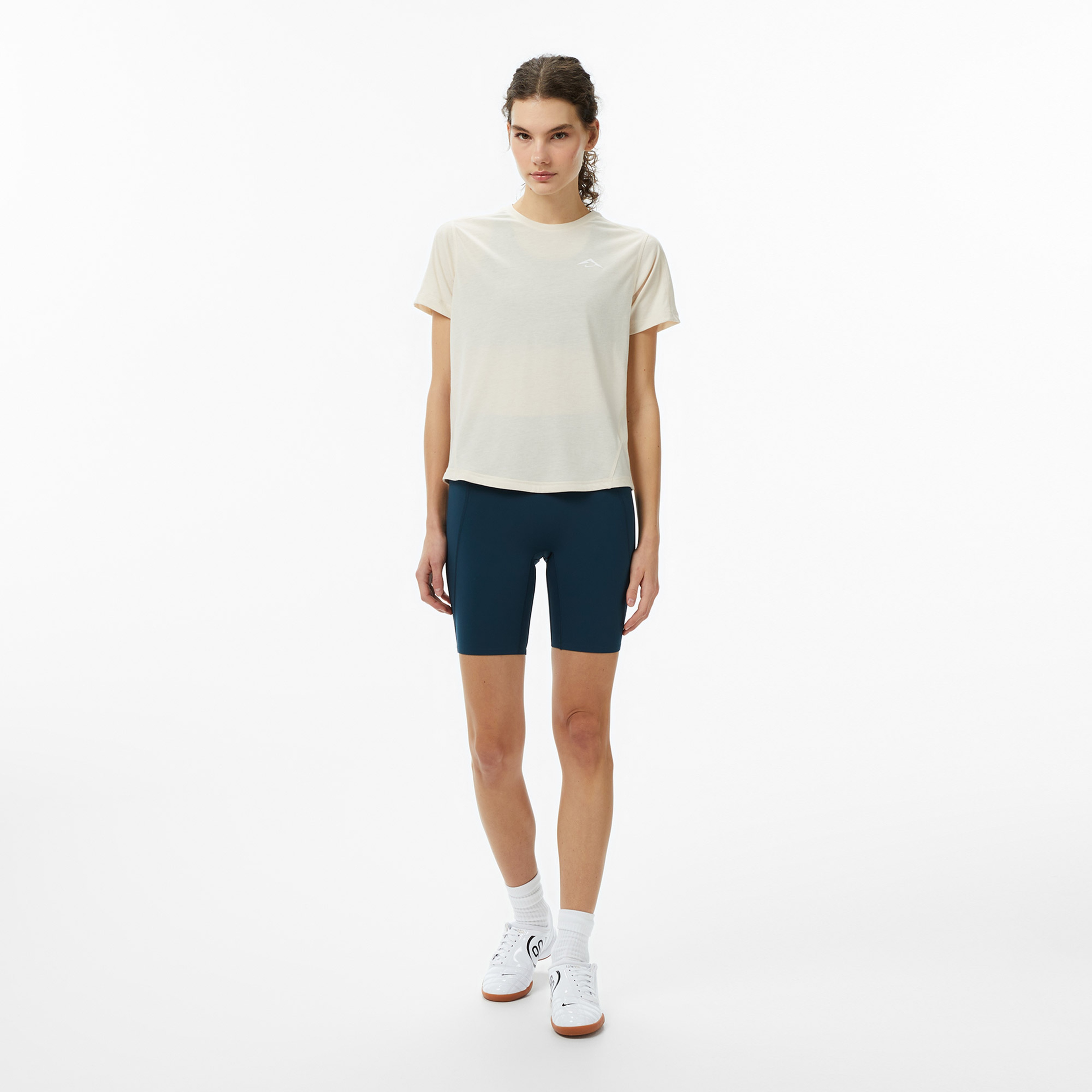 Nike Trail Dri-FIT Kadın Krem Koşu T-Shirt