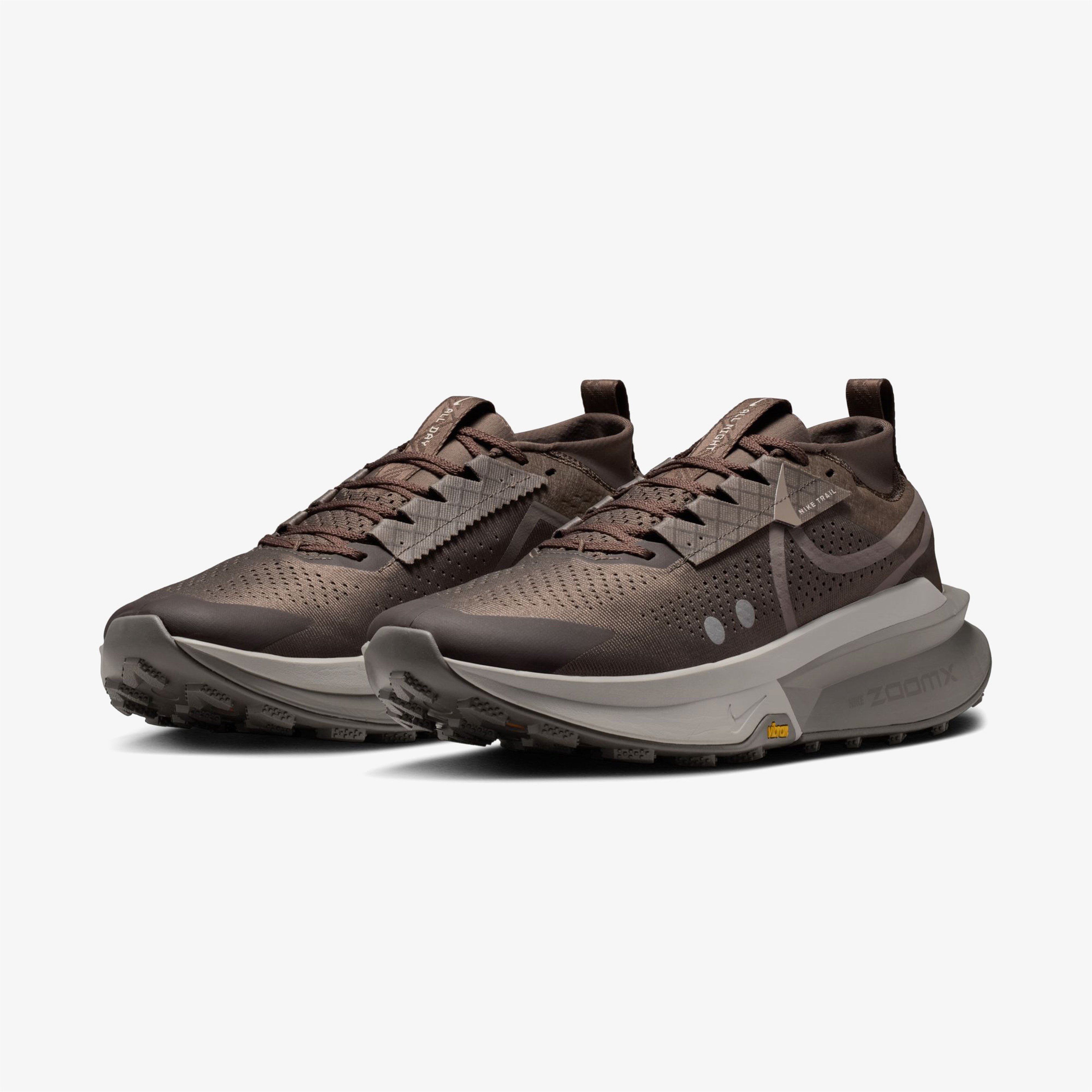 Nike Zegama 2 Erkek Gri Koşu Ayakkabısı