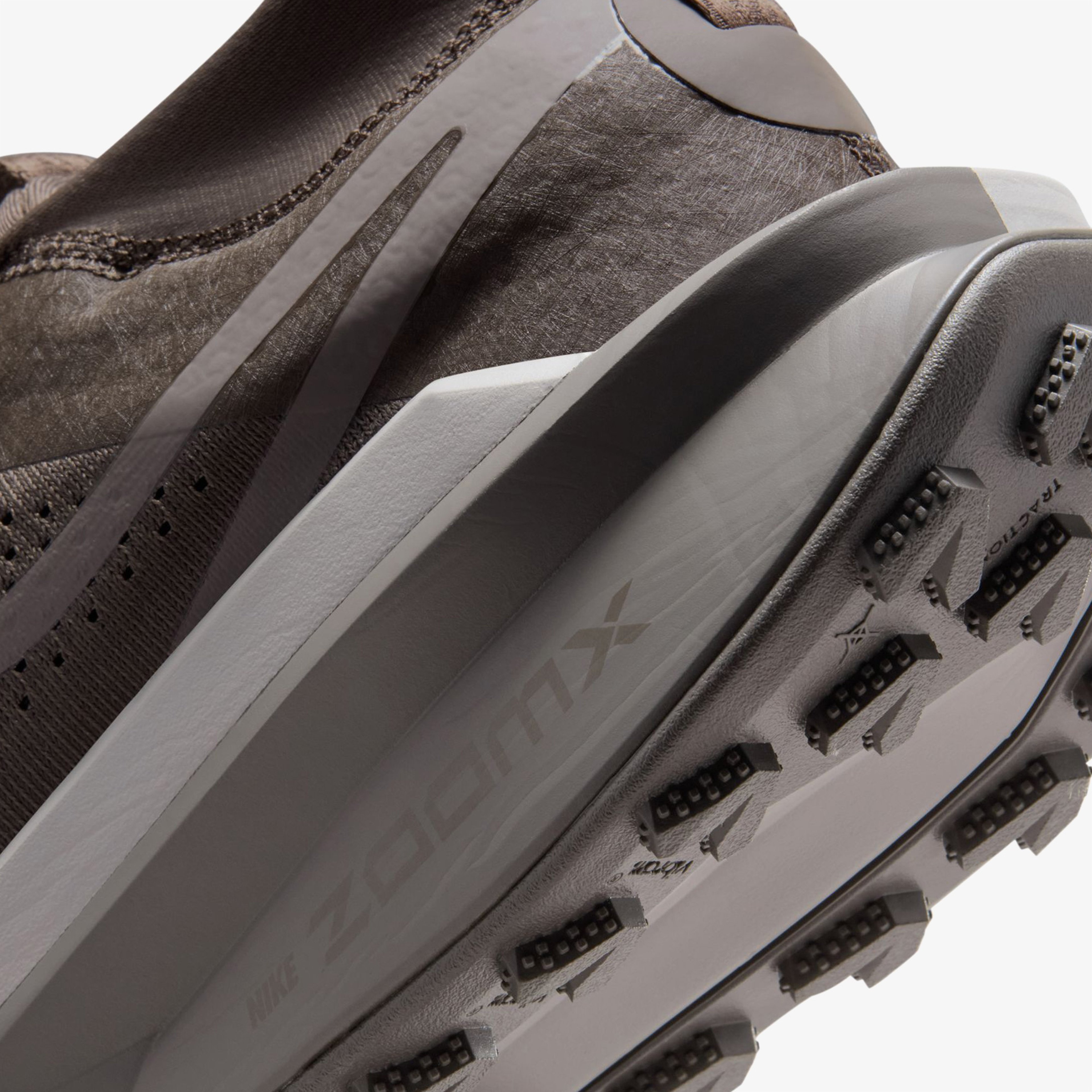 Nike Zegama 2 Erkek Gri Koşu Ayakkabısı