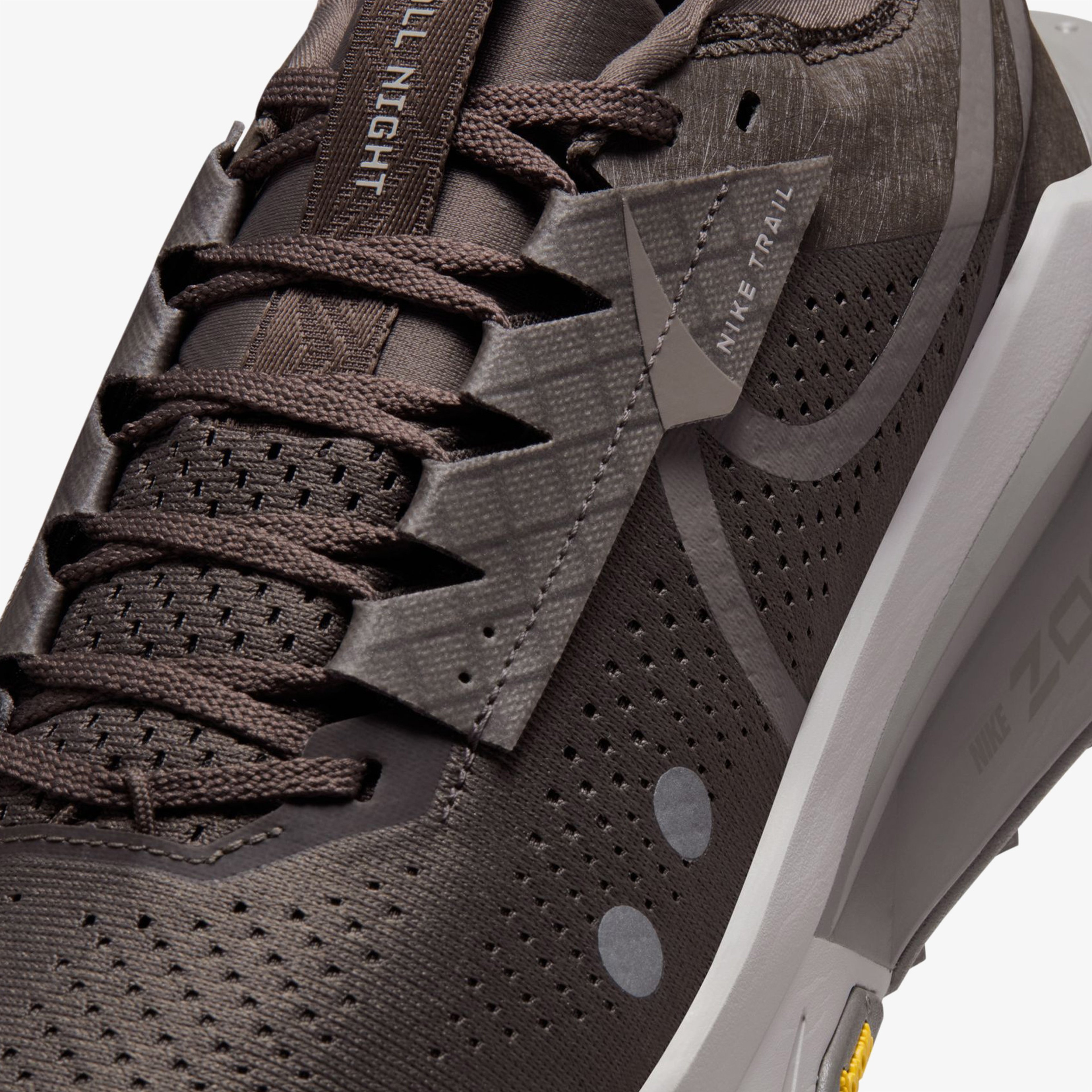 Nike Zegama 2 Erkek Gri Koşu Ayakkabısı