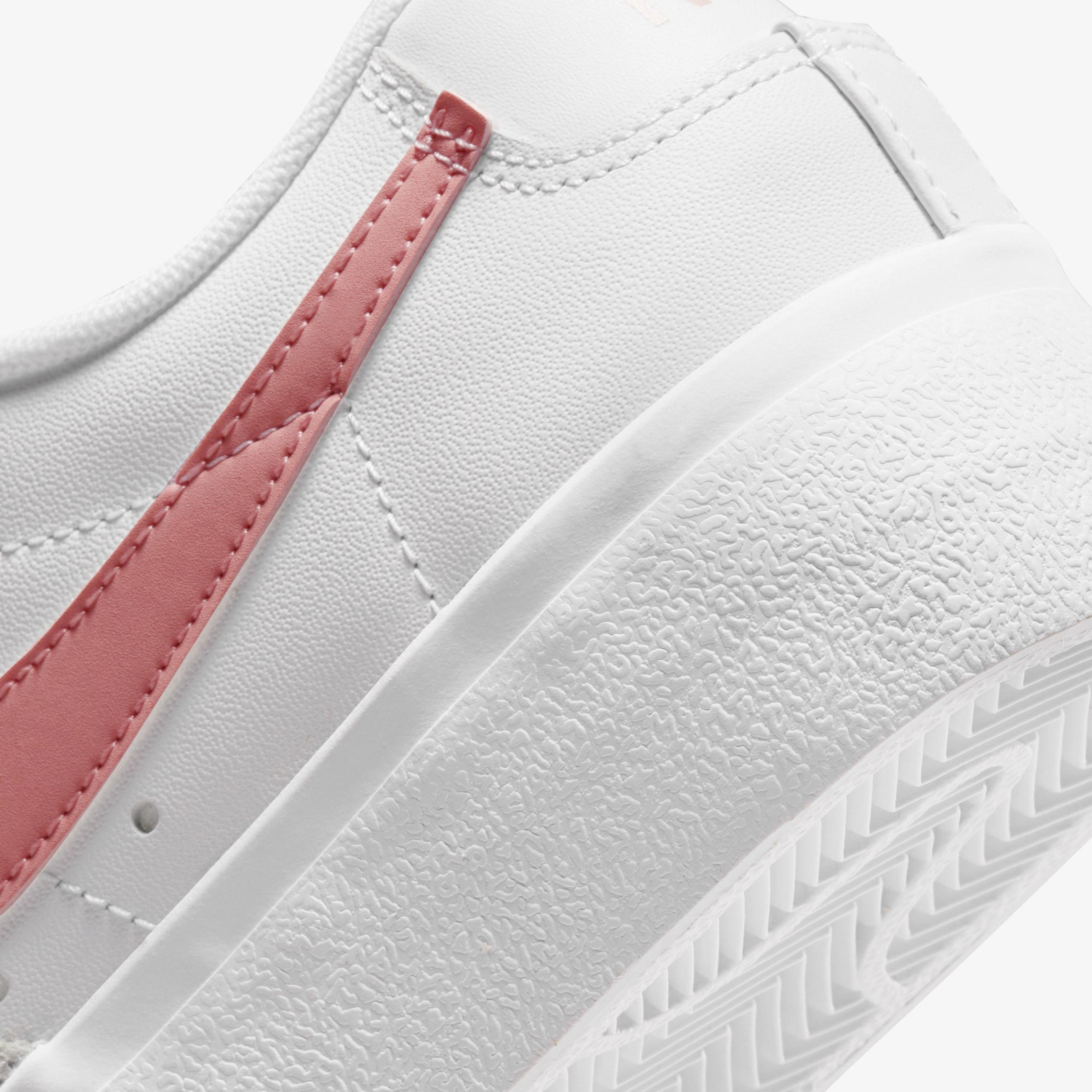 Nike Blazer Low Platform Kadın Beyaz Spor Ayakkabı