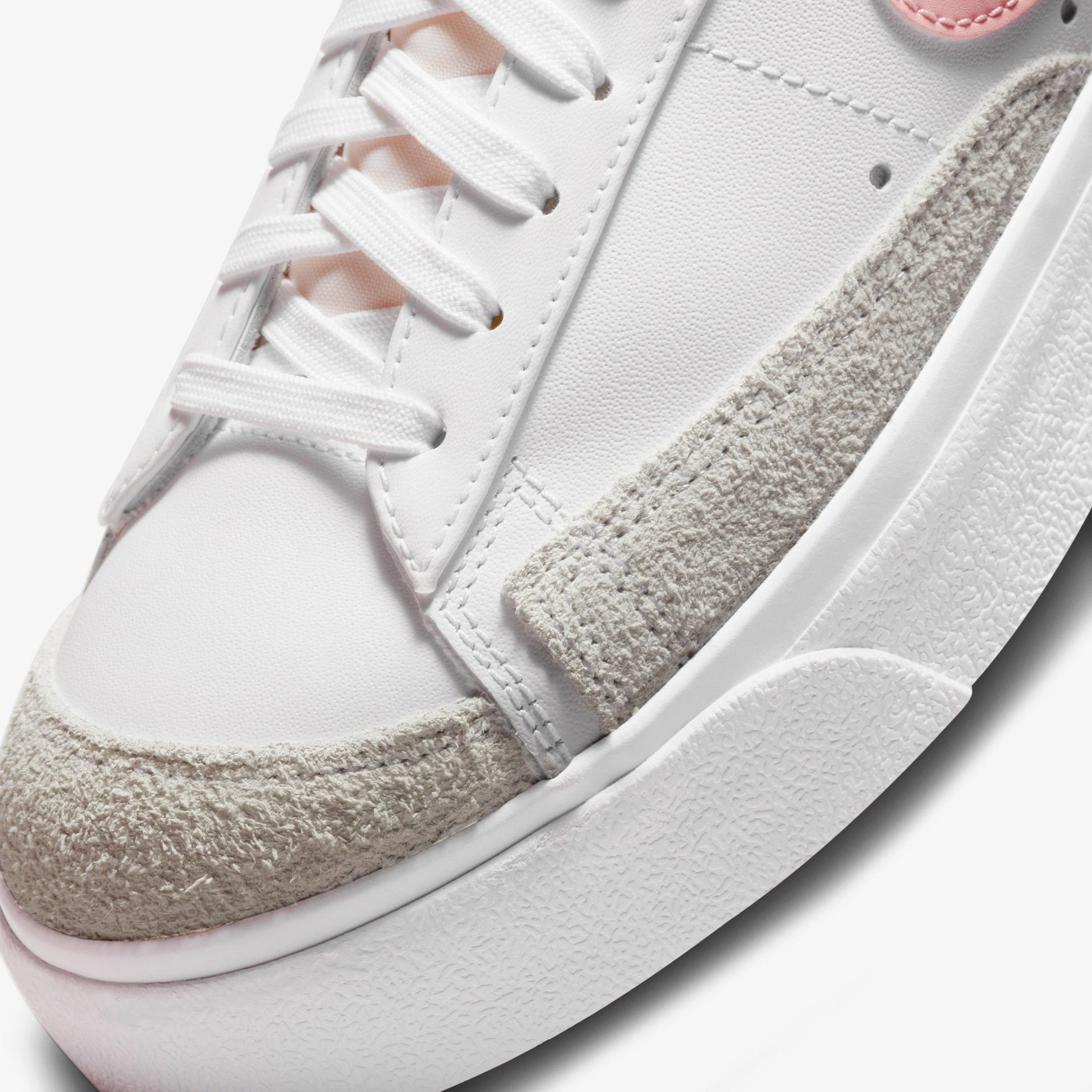Nike Blazer Low Platform Kadın Beyaz Spor Ayakkabı