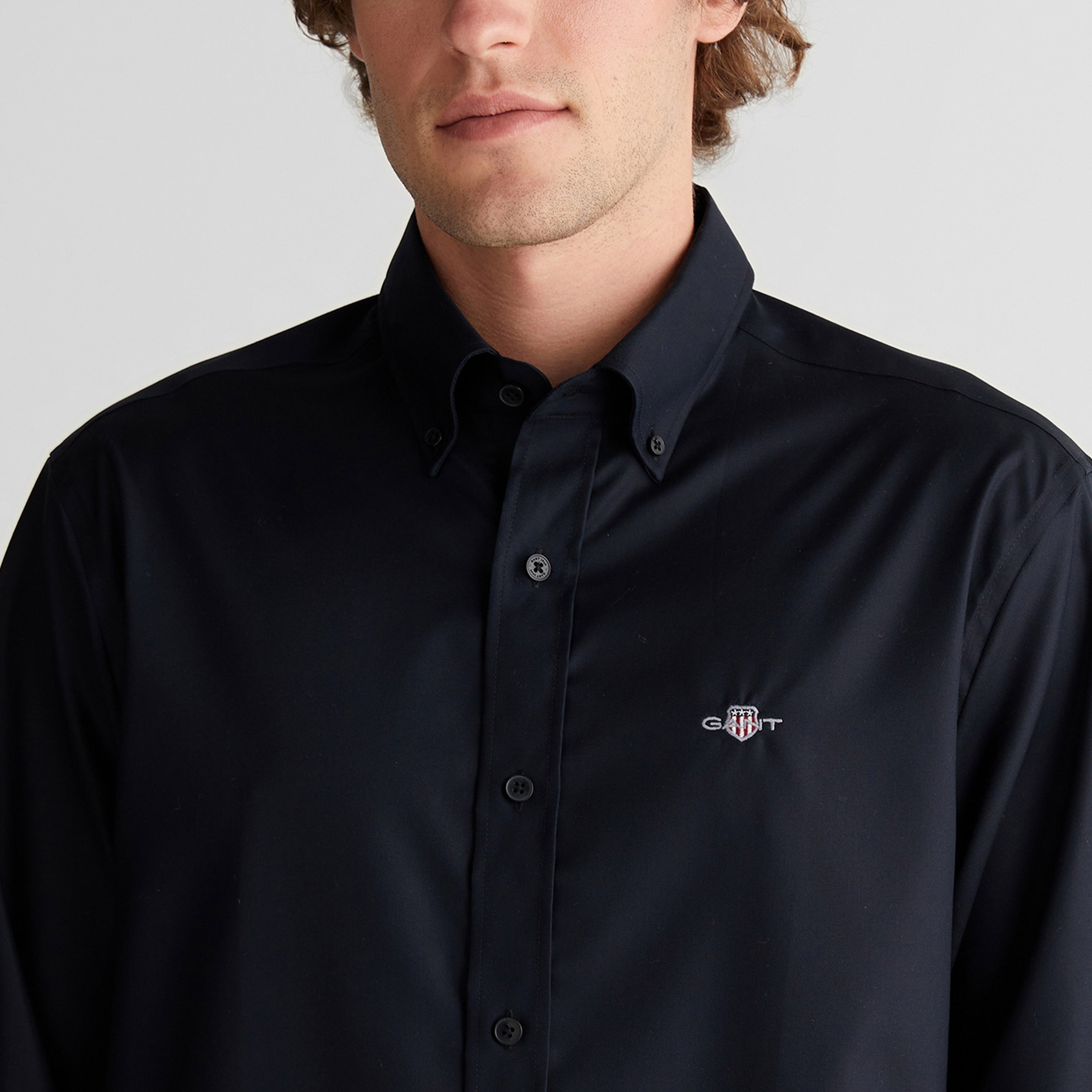 GANT Erkek Siyah Düğmeli Yaka Logolu Gömlek