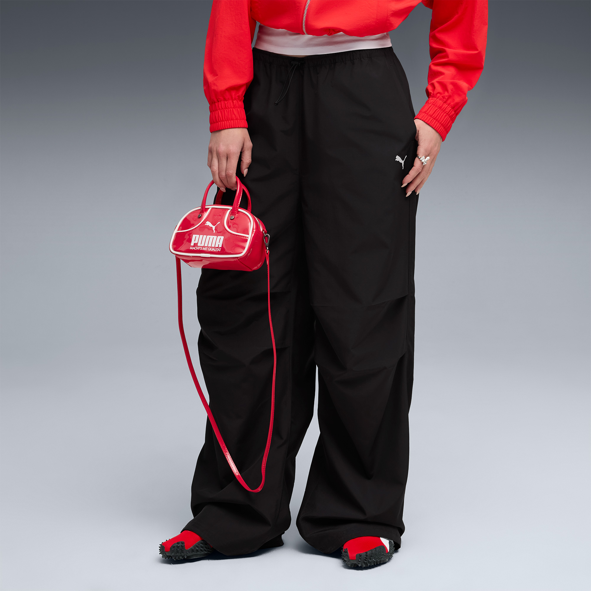 Puma Wardrobe Essentials Parachute Kadın Siyah Pantolon