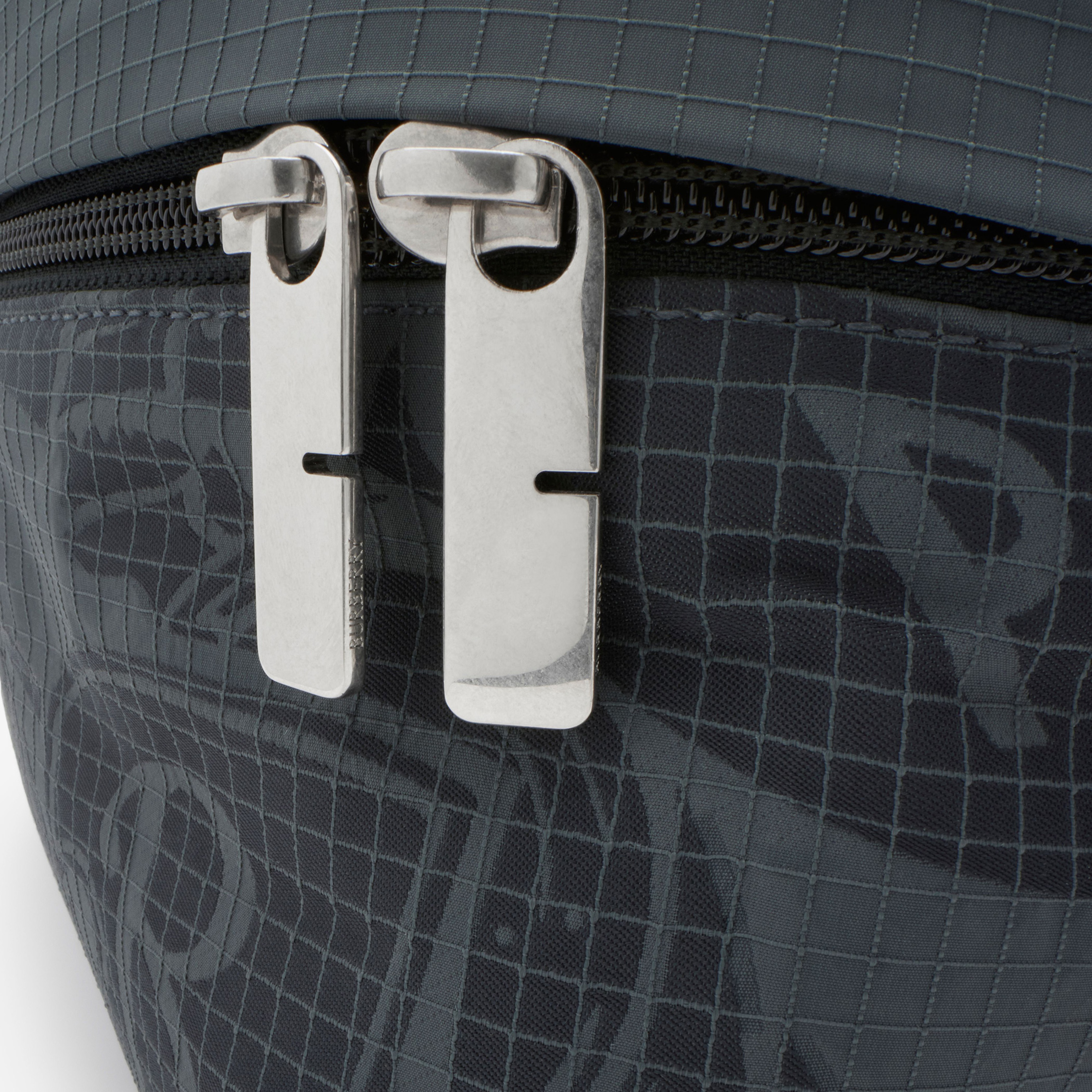 Burberry Kadın Gri Çanta