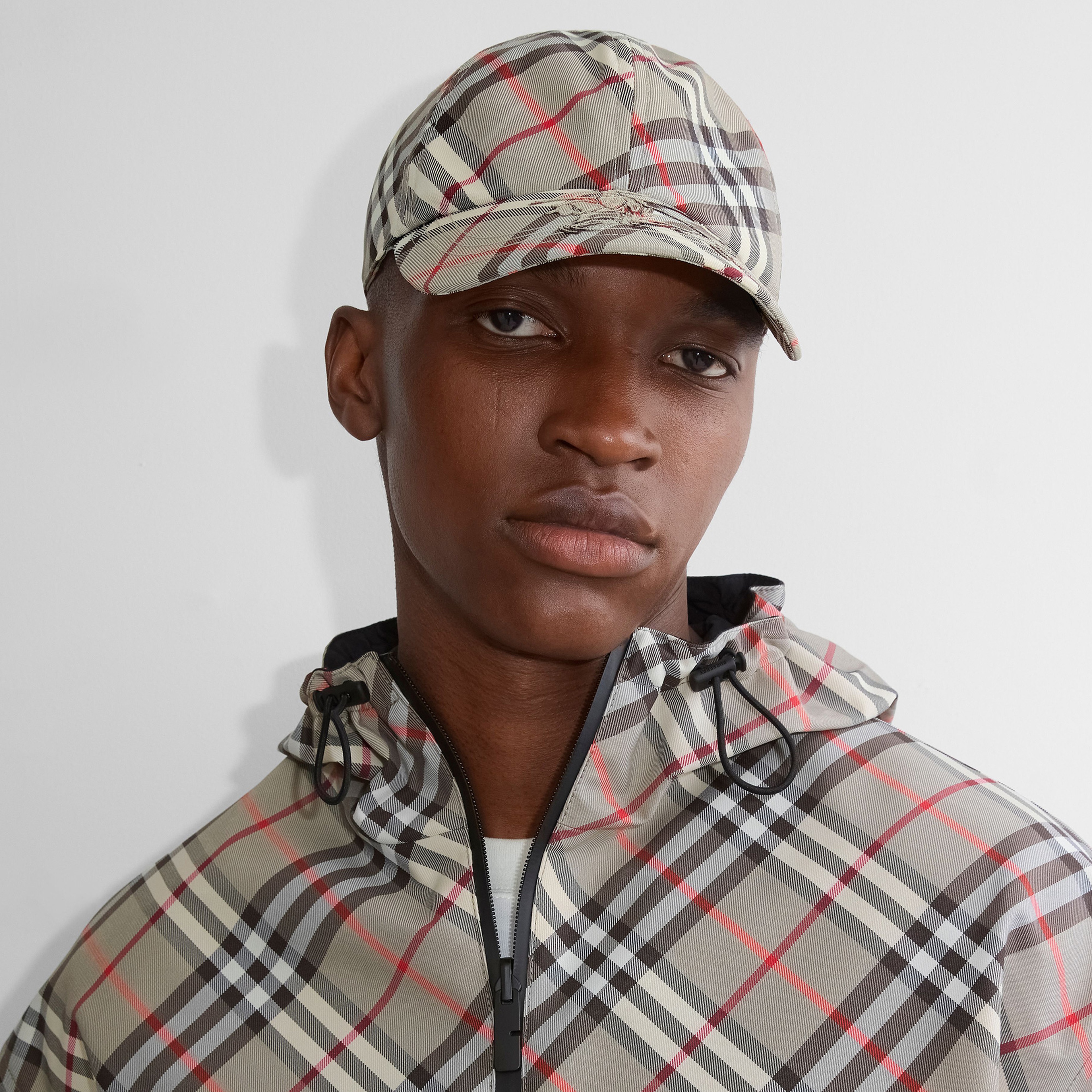 Burberry Kadın Gri Sapka