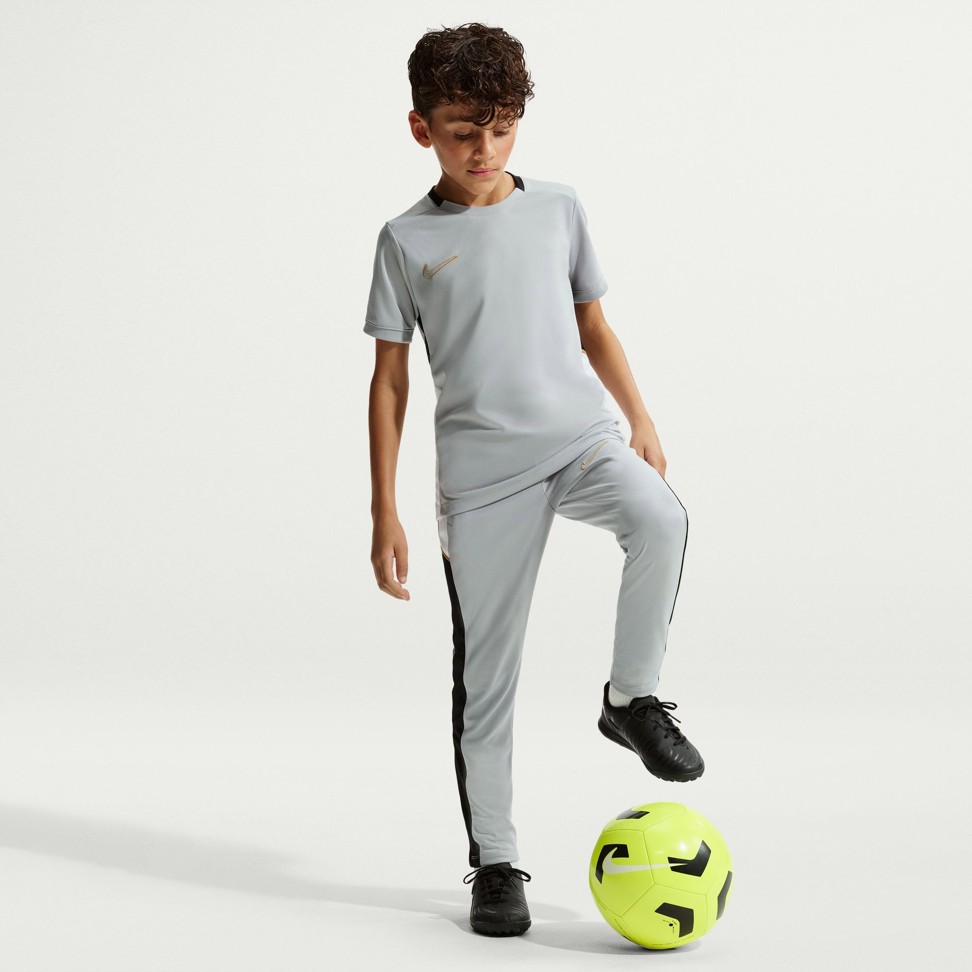 Nike Academy Çocuk Gri Futbol T-Shirt