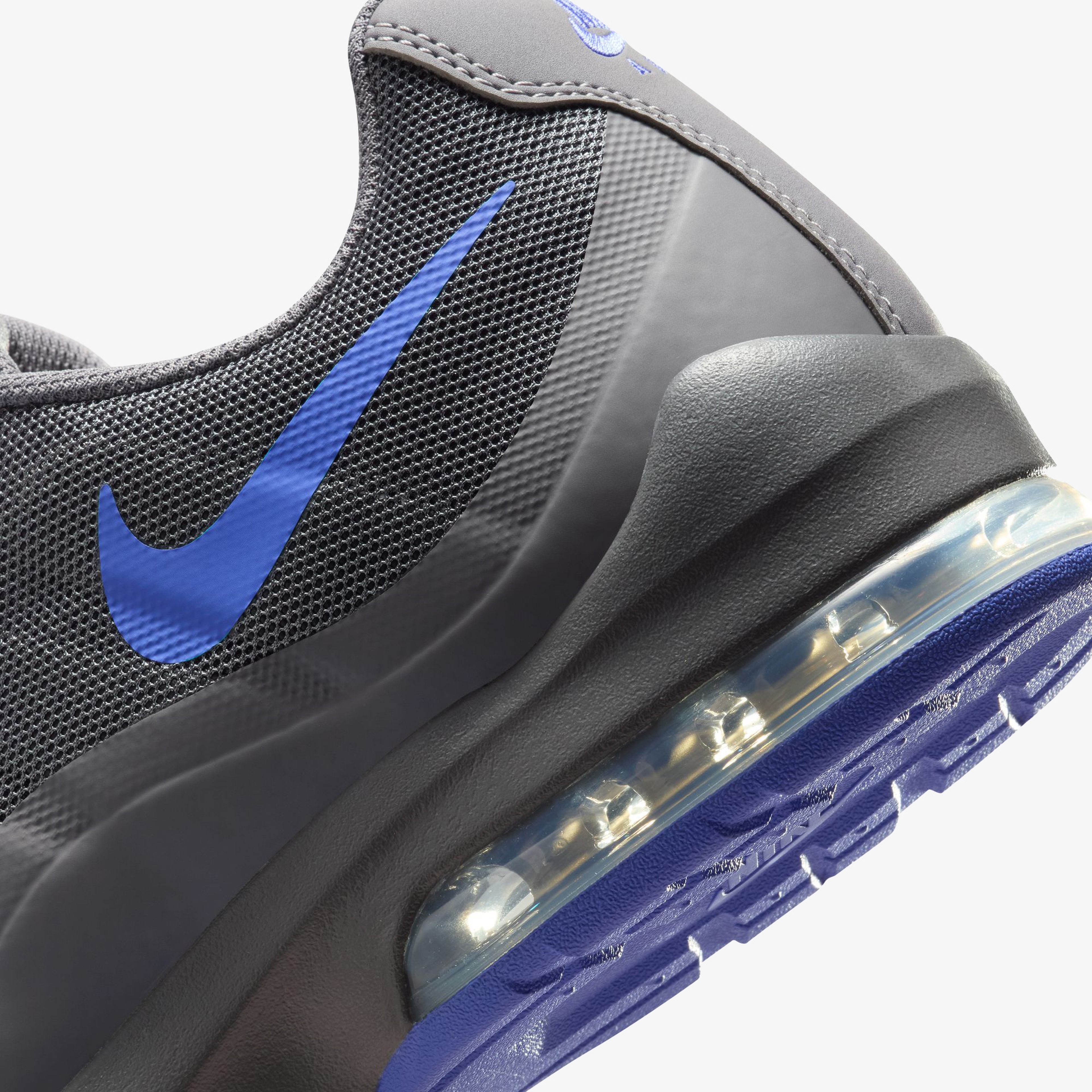 Nike Air Max Invigor Erkek Gri Spor Ayakkabı