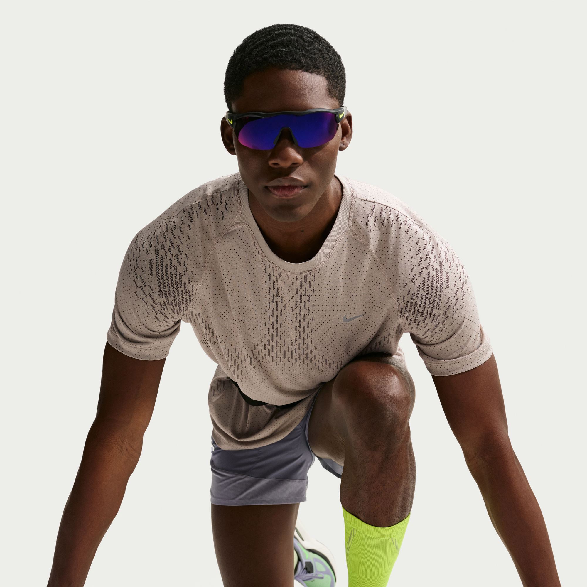 Nike Stride Erkek Krem Koşu T-Shirt