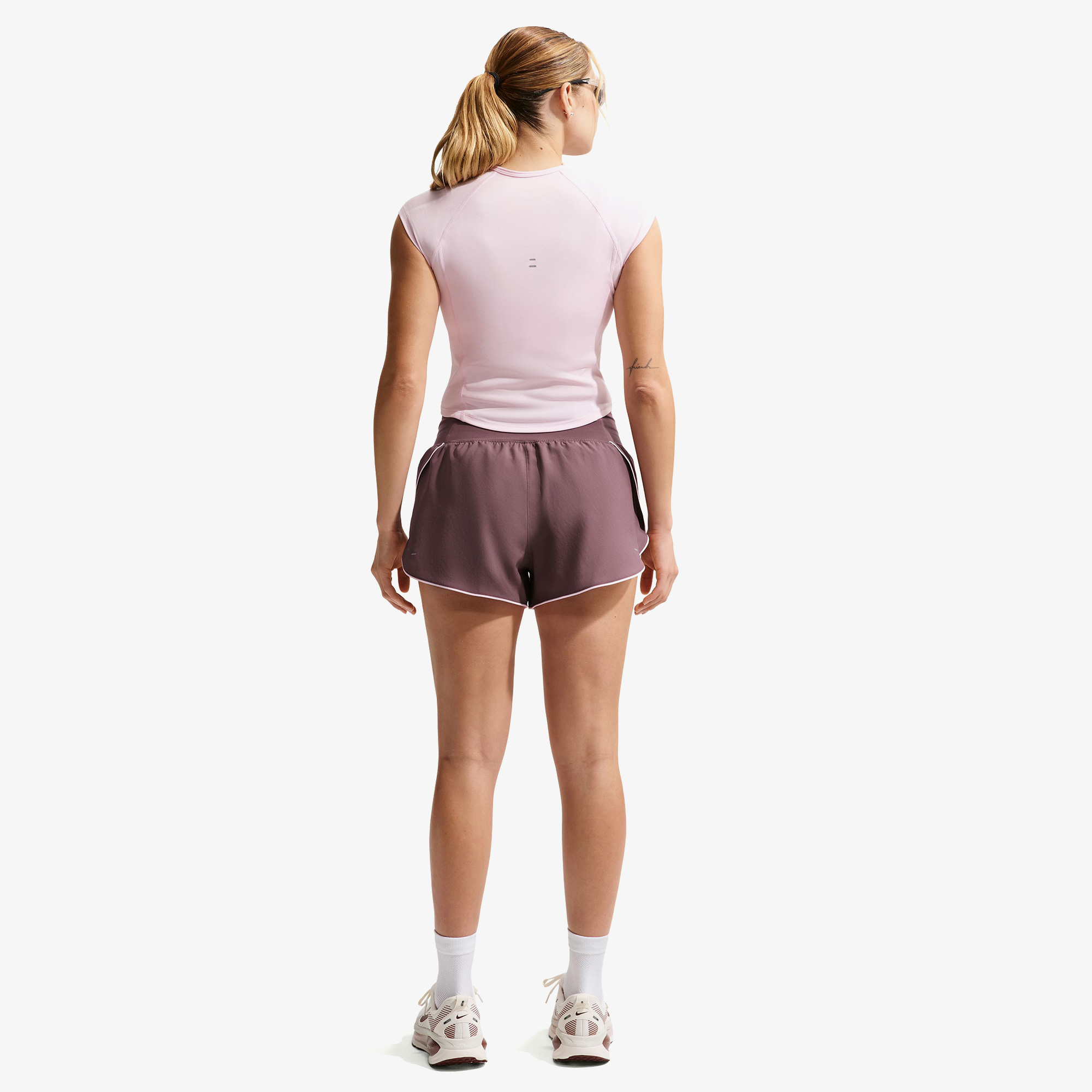 Nike Dri-Fit Tempo Flow Swoosh Kadın Pembe Şort