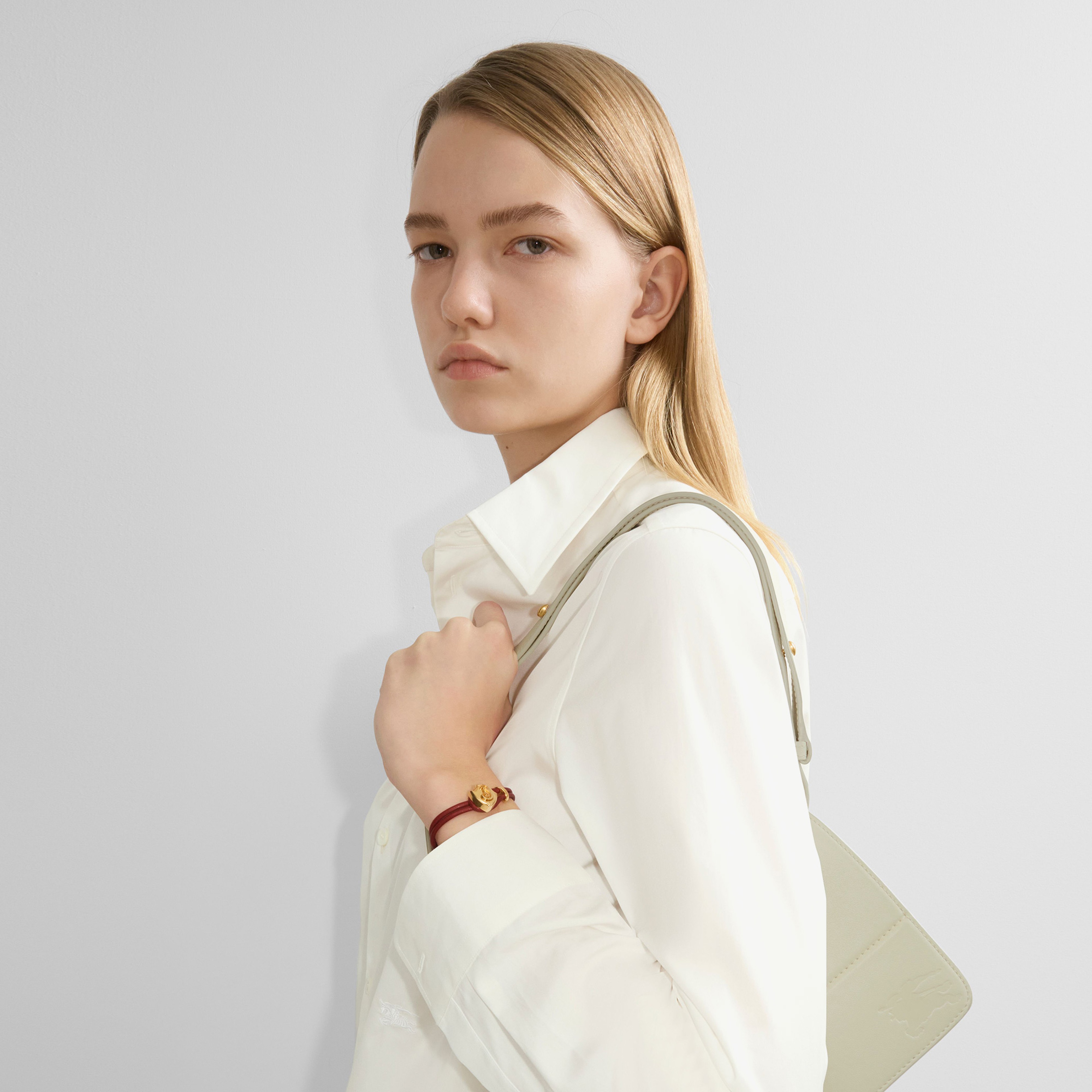Burberry Brace Leather Shield Kadın Altın Bileklik