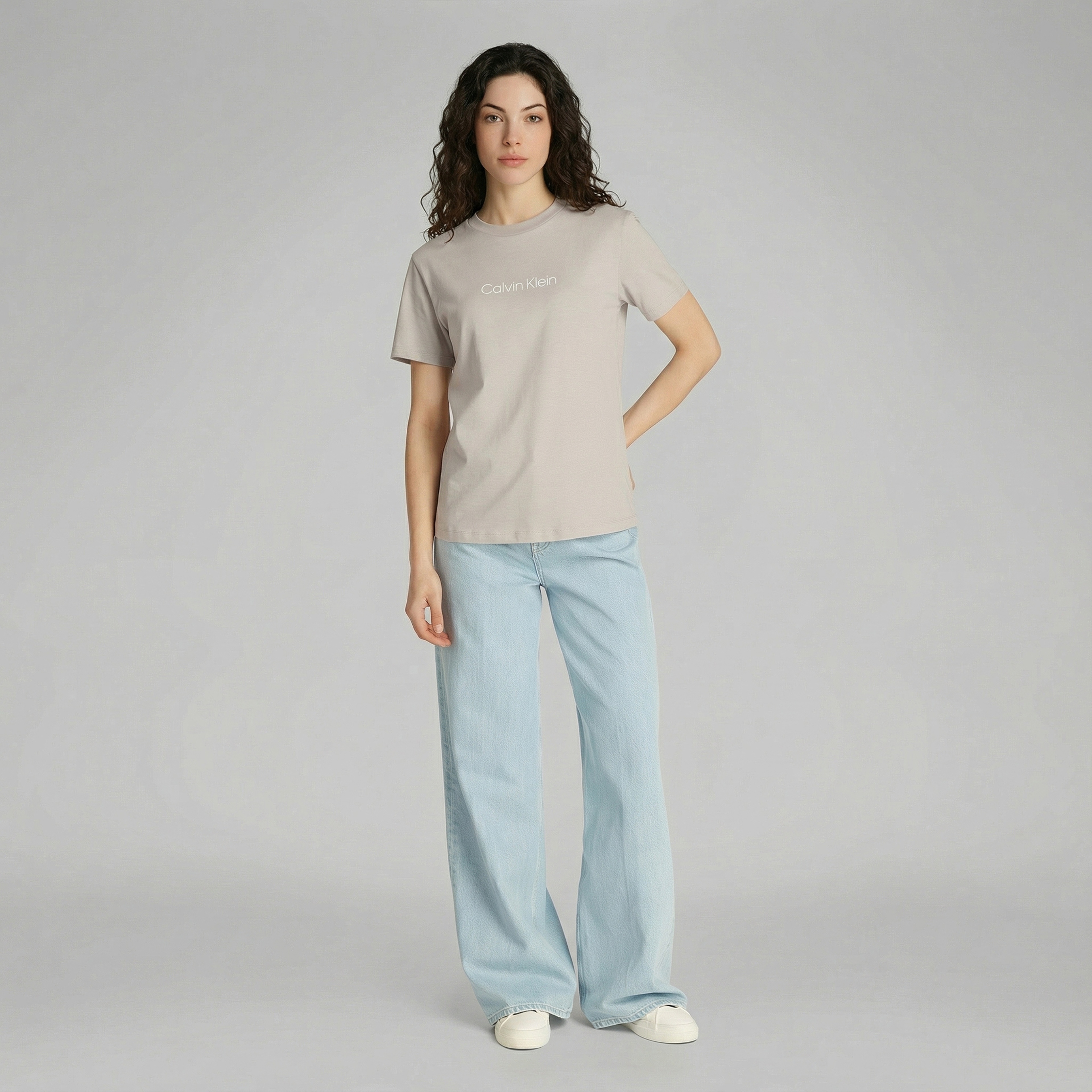 Calvin Klein Kadın Gri T-Shirt