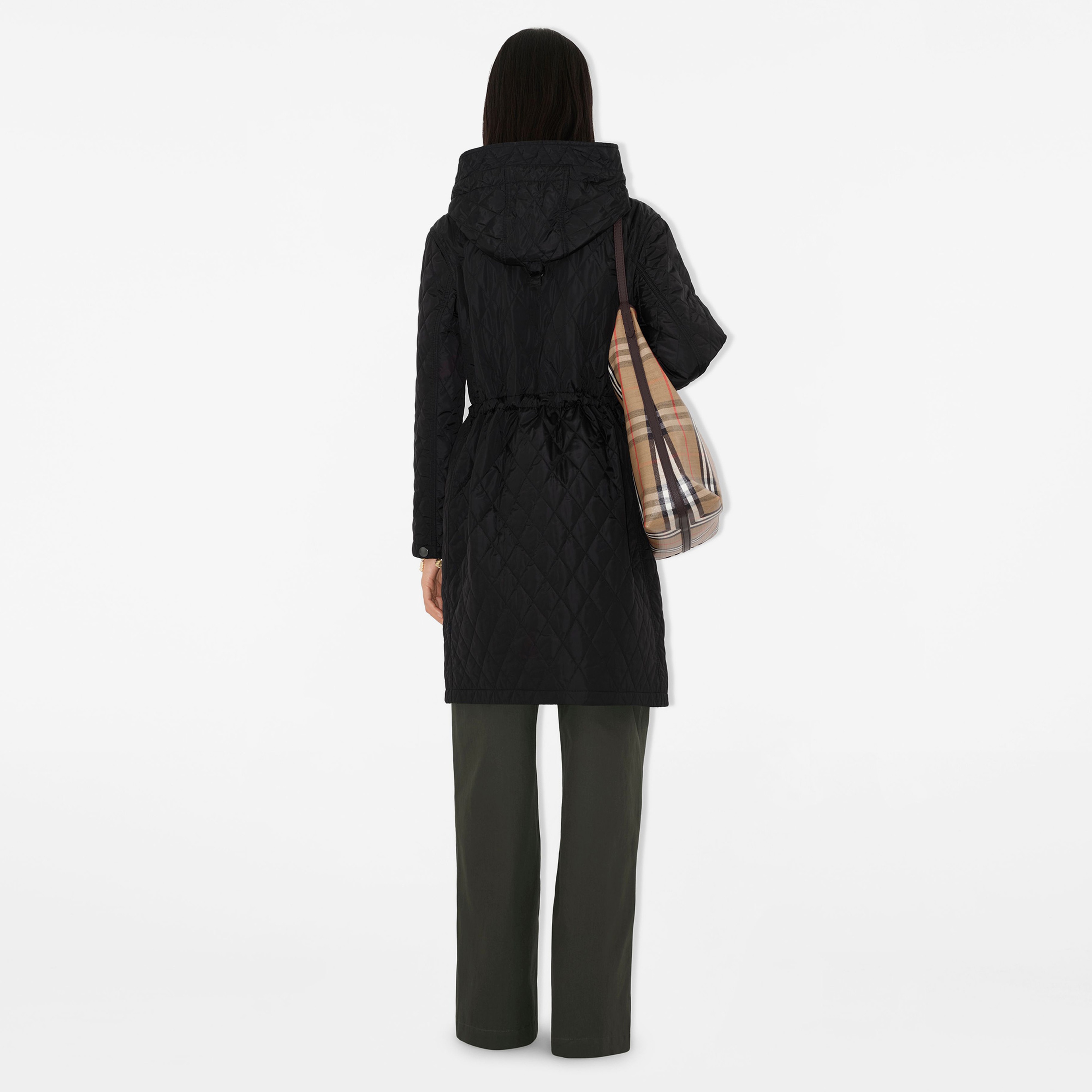 Burberry Quilted Nylon Hooded Kadın Siyah Mont