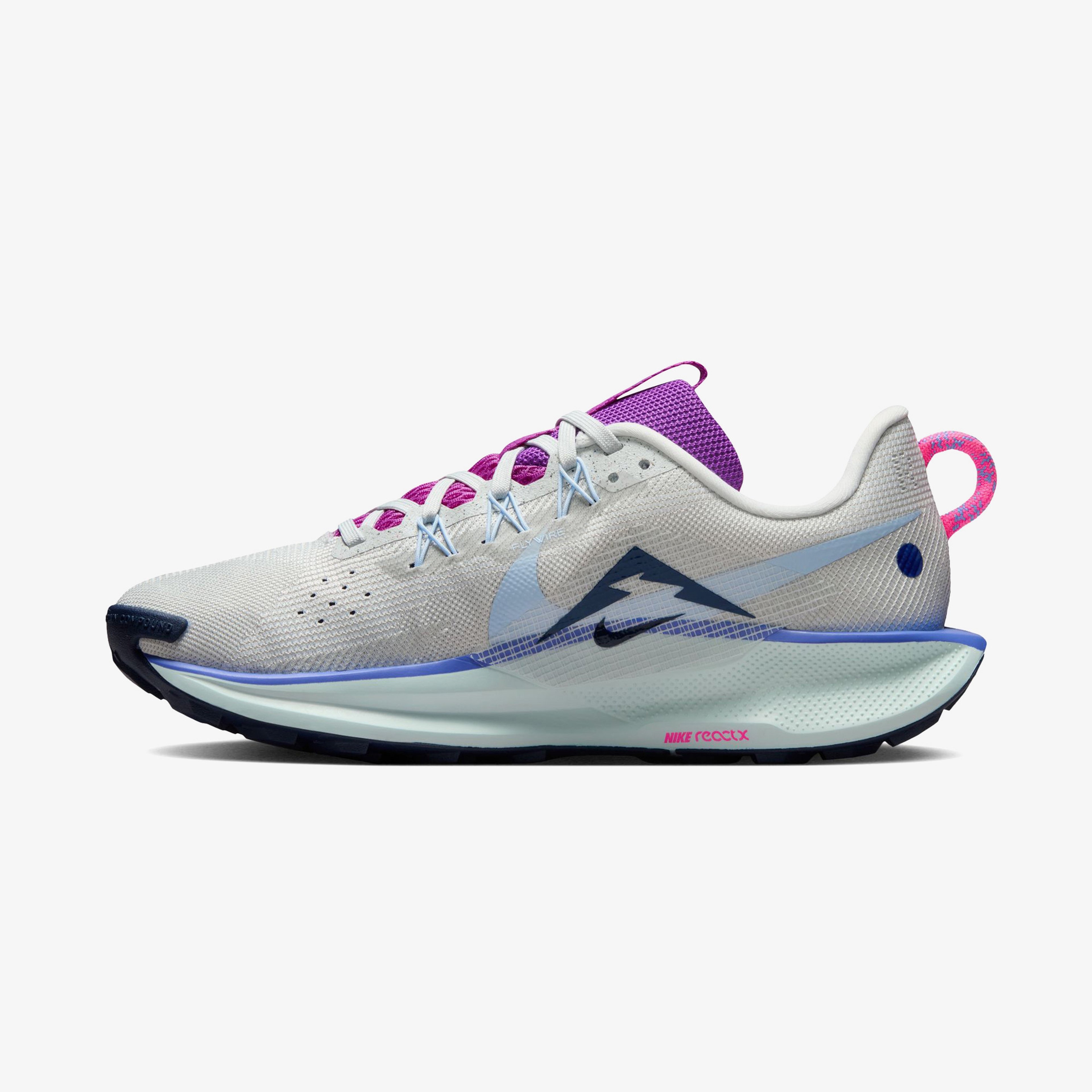 Nike Pegasus Trail 5 Kadın Gri Koşu Ayakkabısı