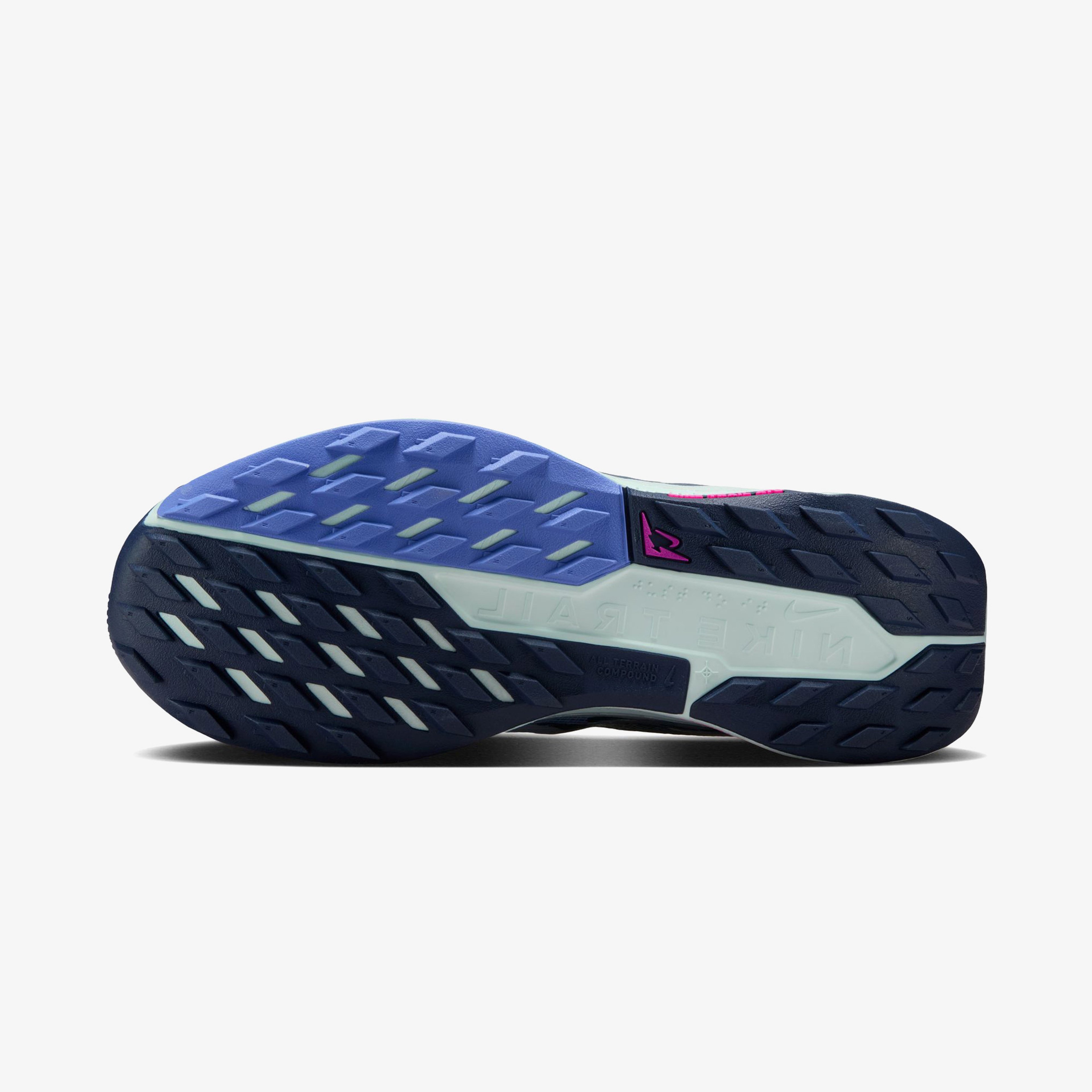 Nike Pegasus Trail 5 Kadın Gri Koşu Ayakkabısı