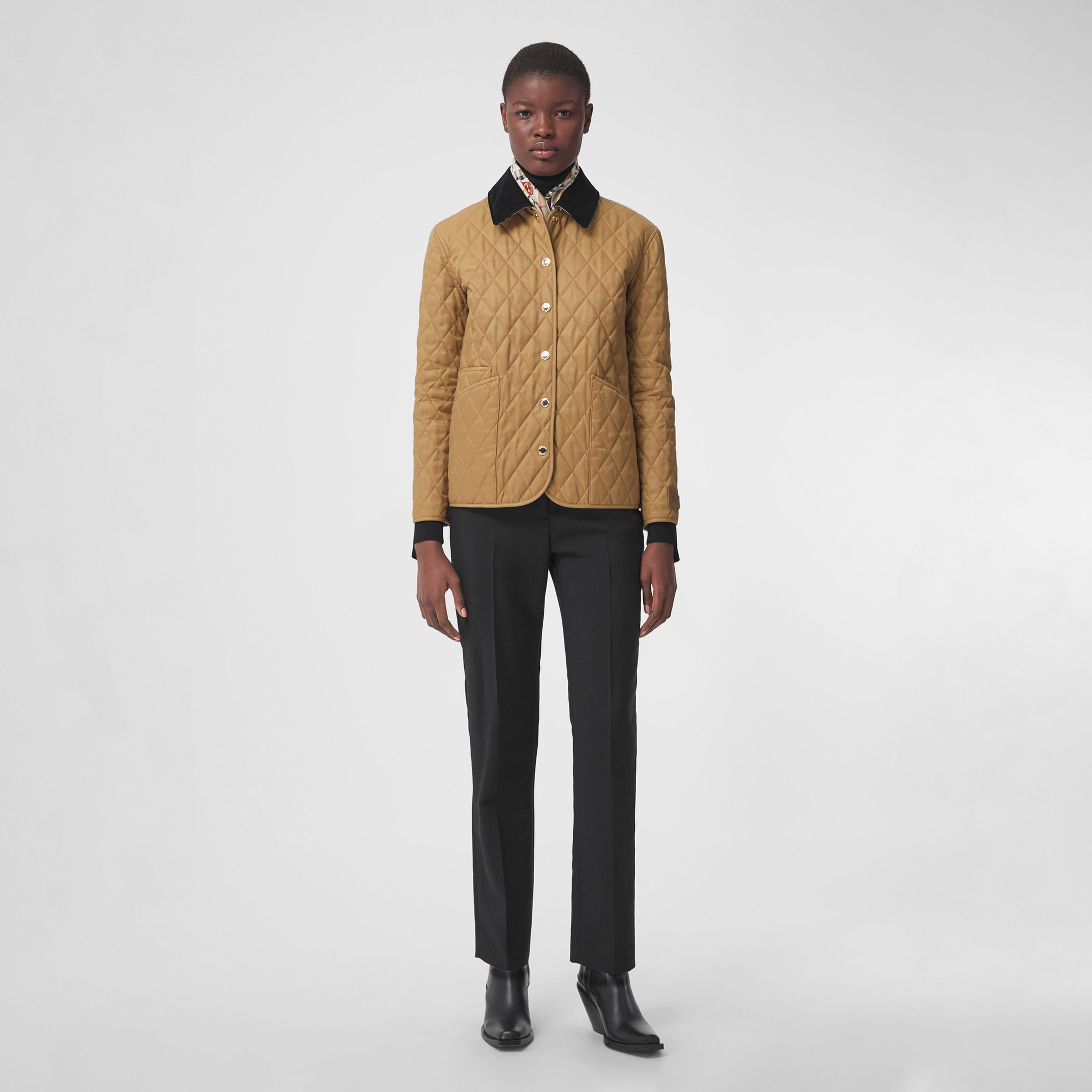 Burberry Dranefeld Corduroy Collar Diamond Quilted Kadın Bej Mont