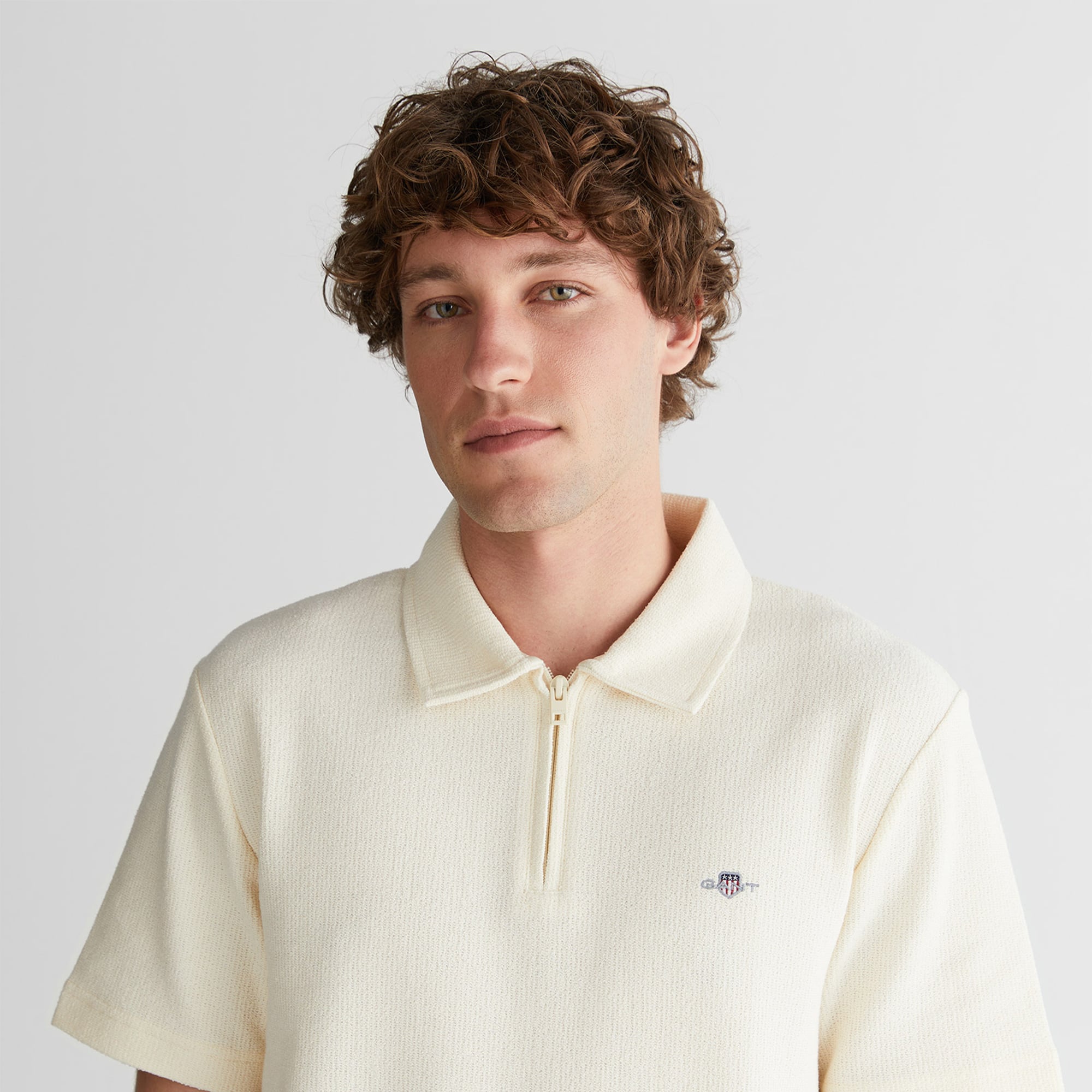 GANT Erkek Krem Regular Fit Yarım Fermuarlı Logolu Polo Yaka T-Shirt