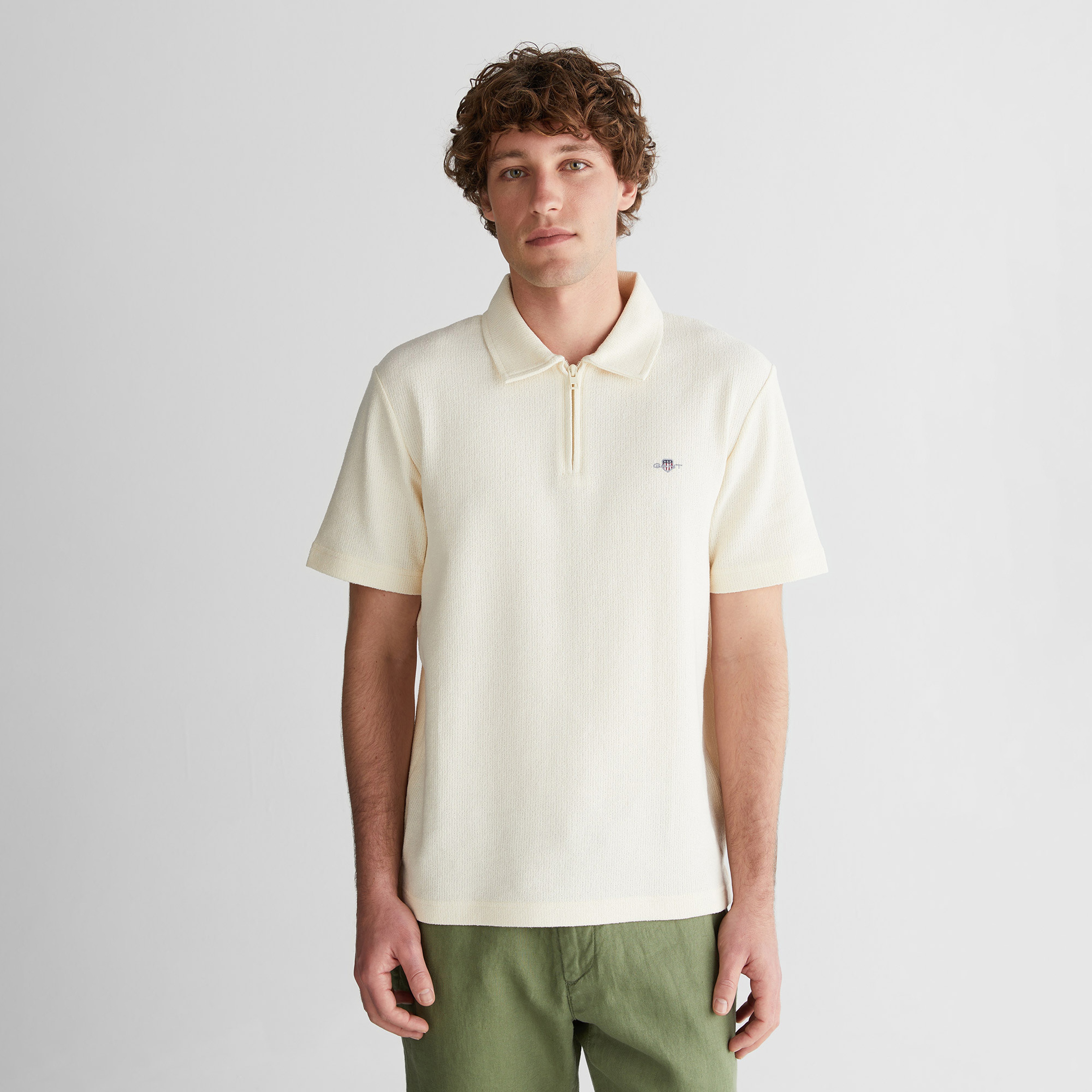 GANT Erkek Krem Regular Fit Yarım Fermuarlı Logolu Polo Yaka T-Shirt