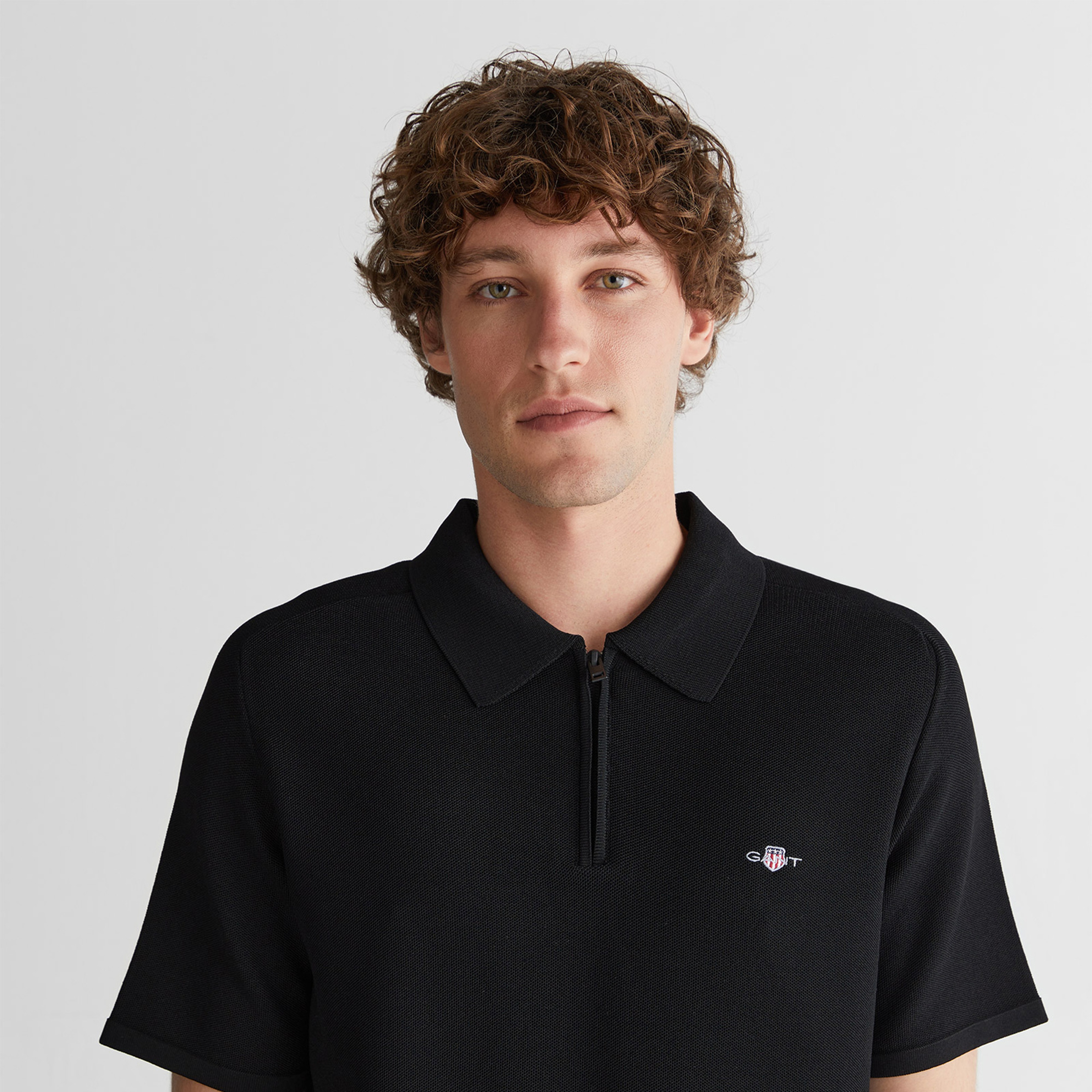GANT Erkek Siyah Regular Fit Yarım Fermuarlı Kısa Kollu T-Shirt