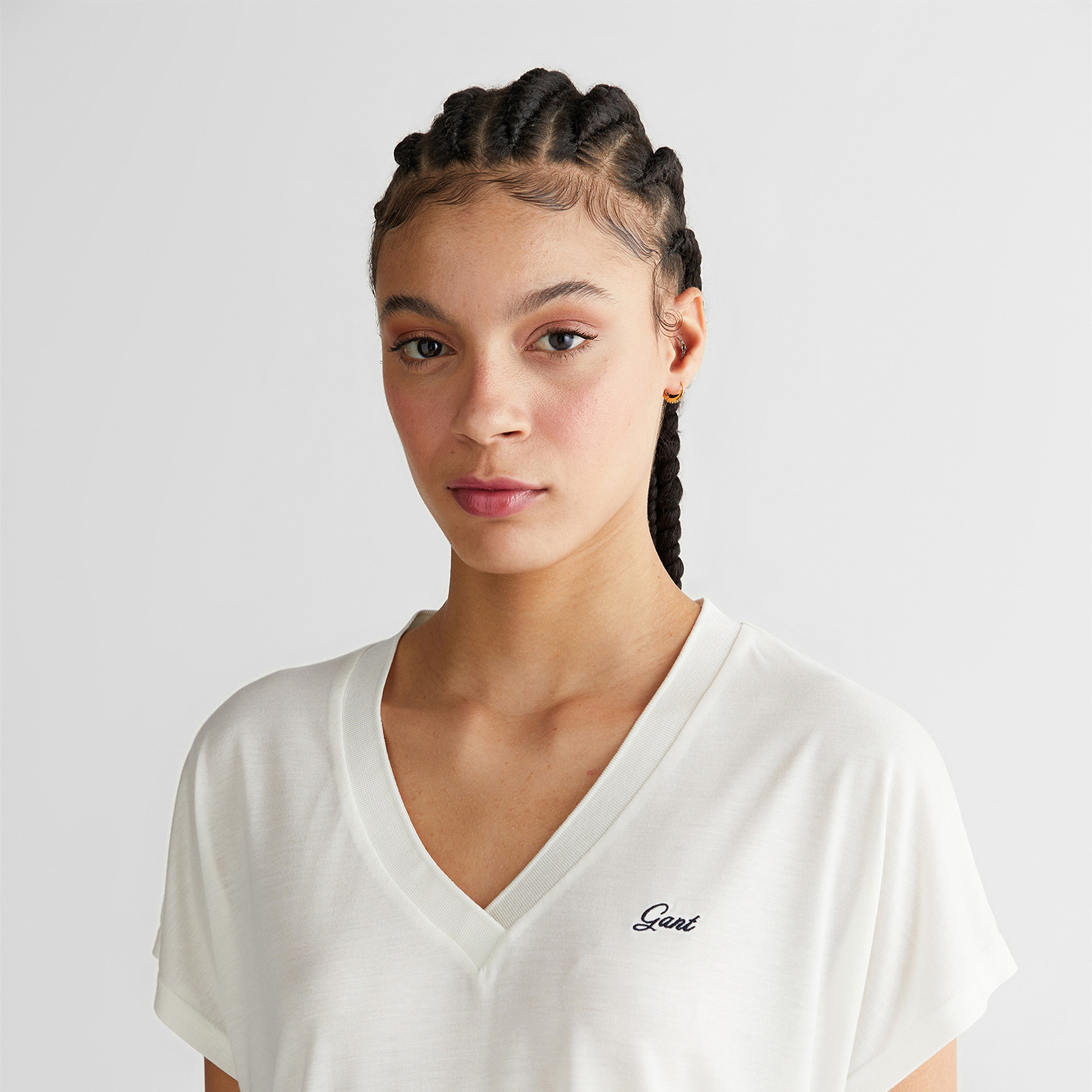 GANT Kadın Beyaz V Yaka Regular Fit T-Shirt