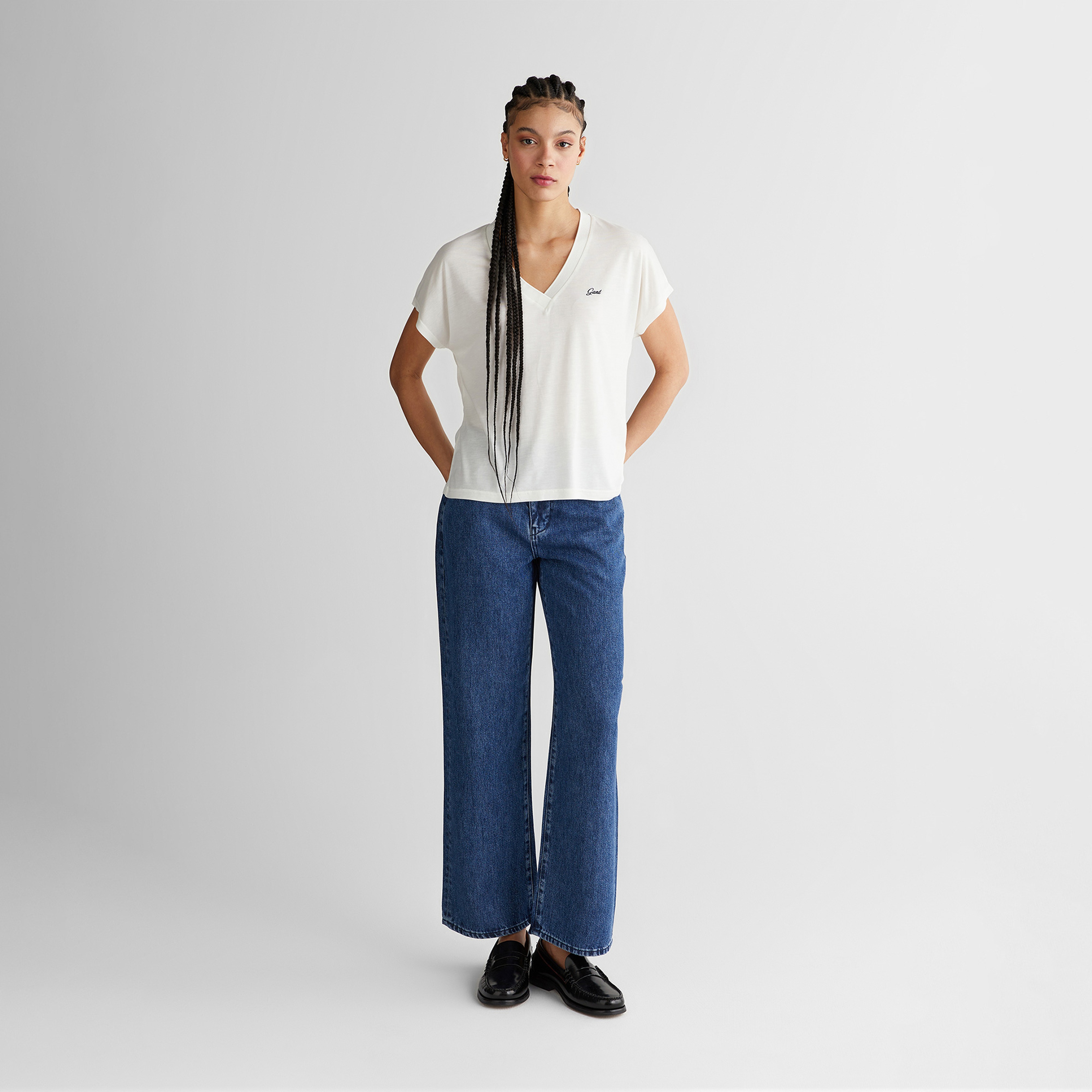 GANT Kadın Beyaz V Yaka Regular Fit T-Shirt