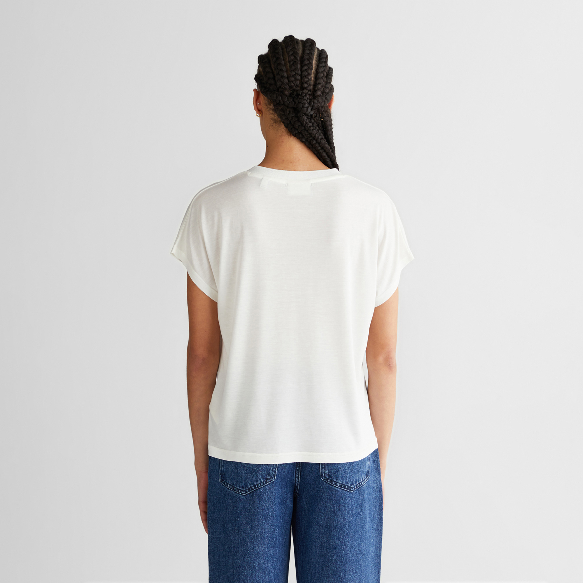 GANT Kadın Beyaz V Yaka Regular Fit T-Shirt