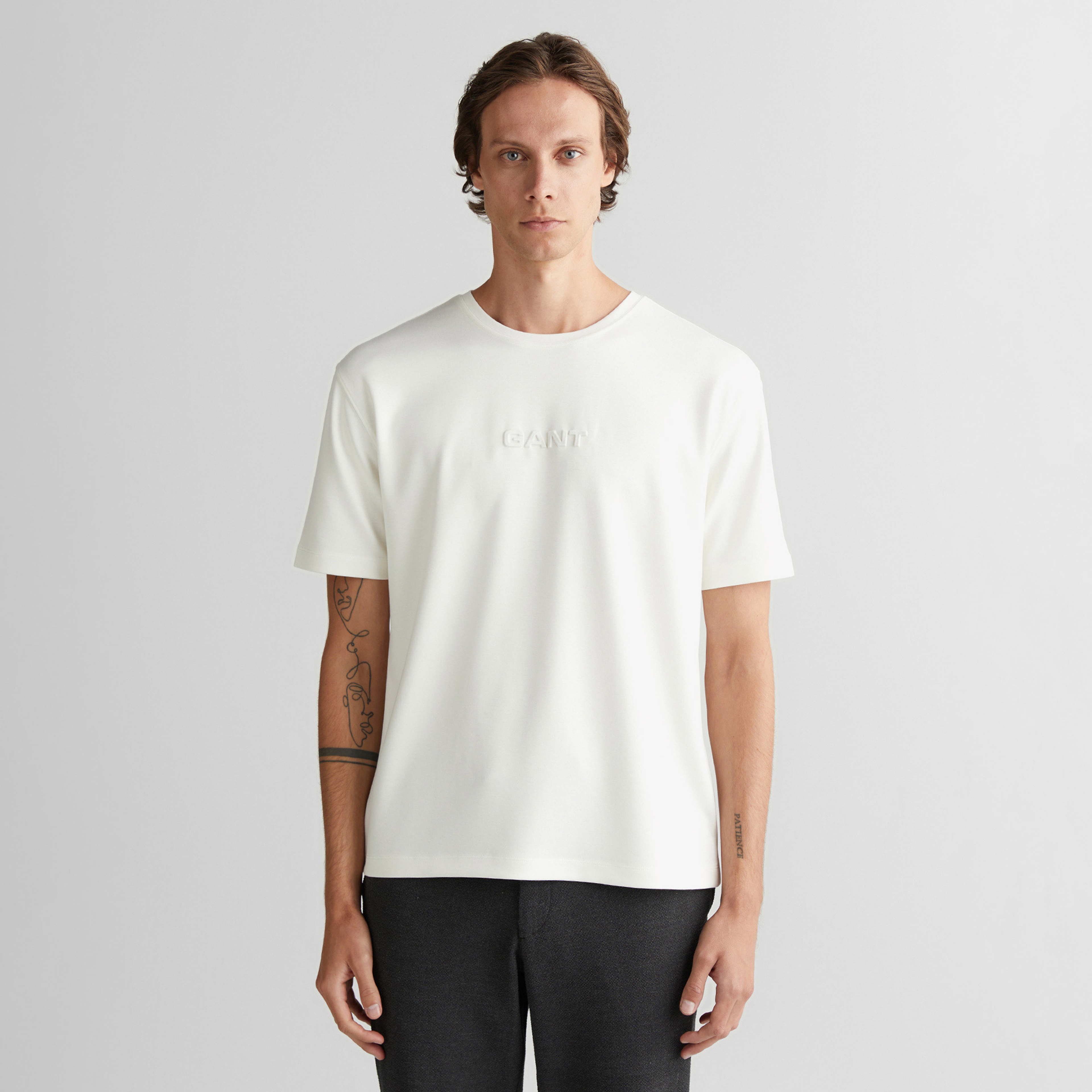 Emboss c-neck t-shirt