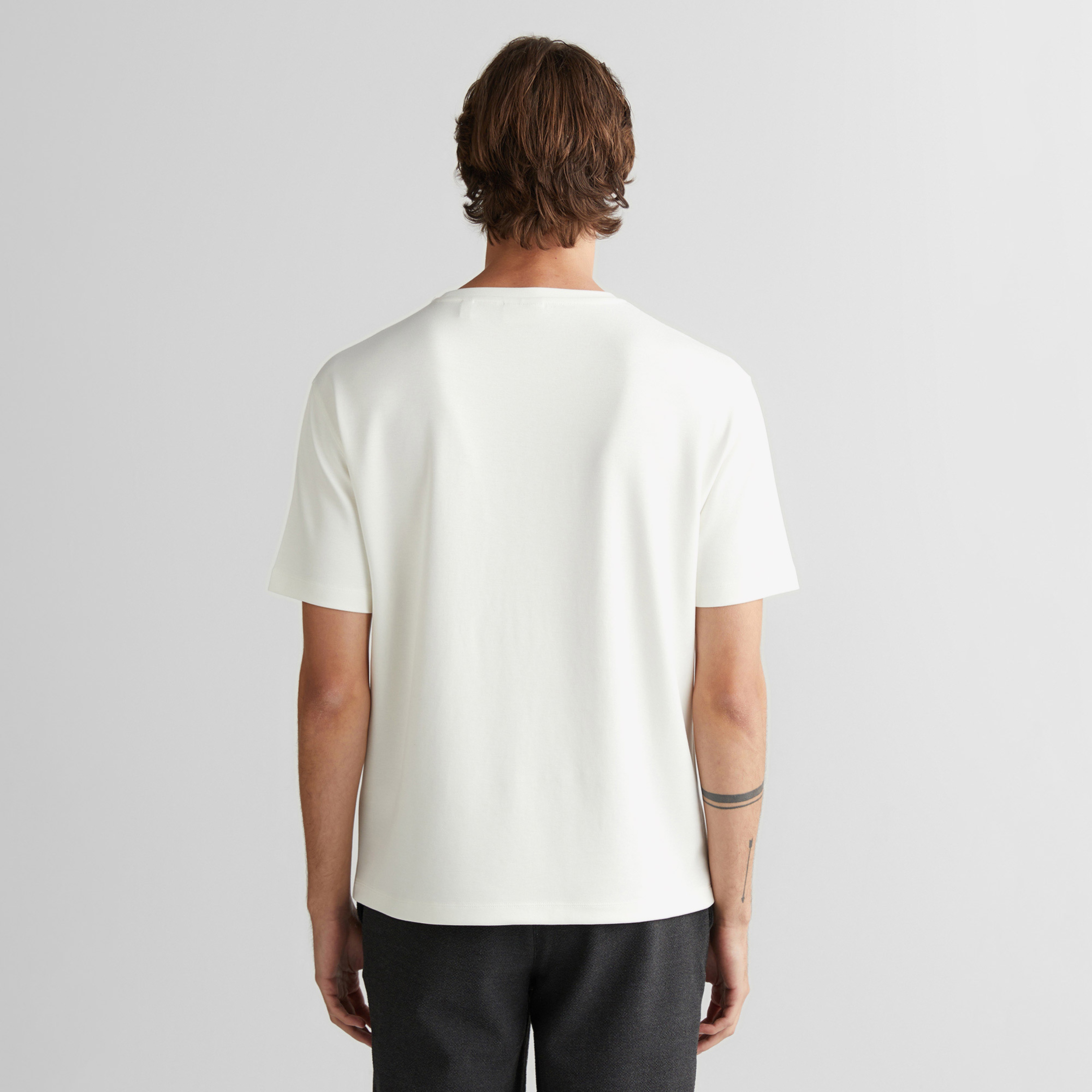 Emboss c-neck t-shirt