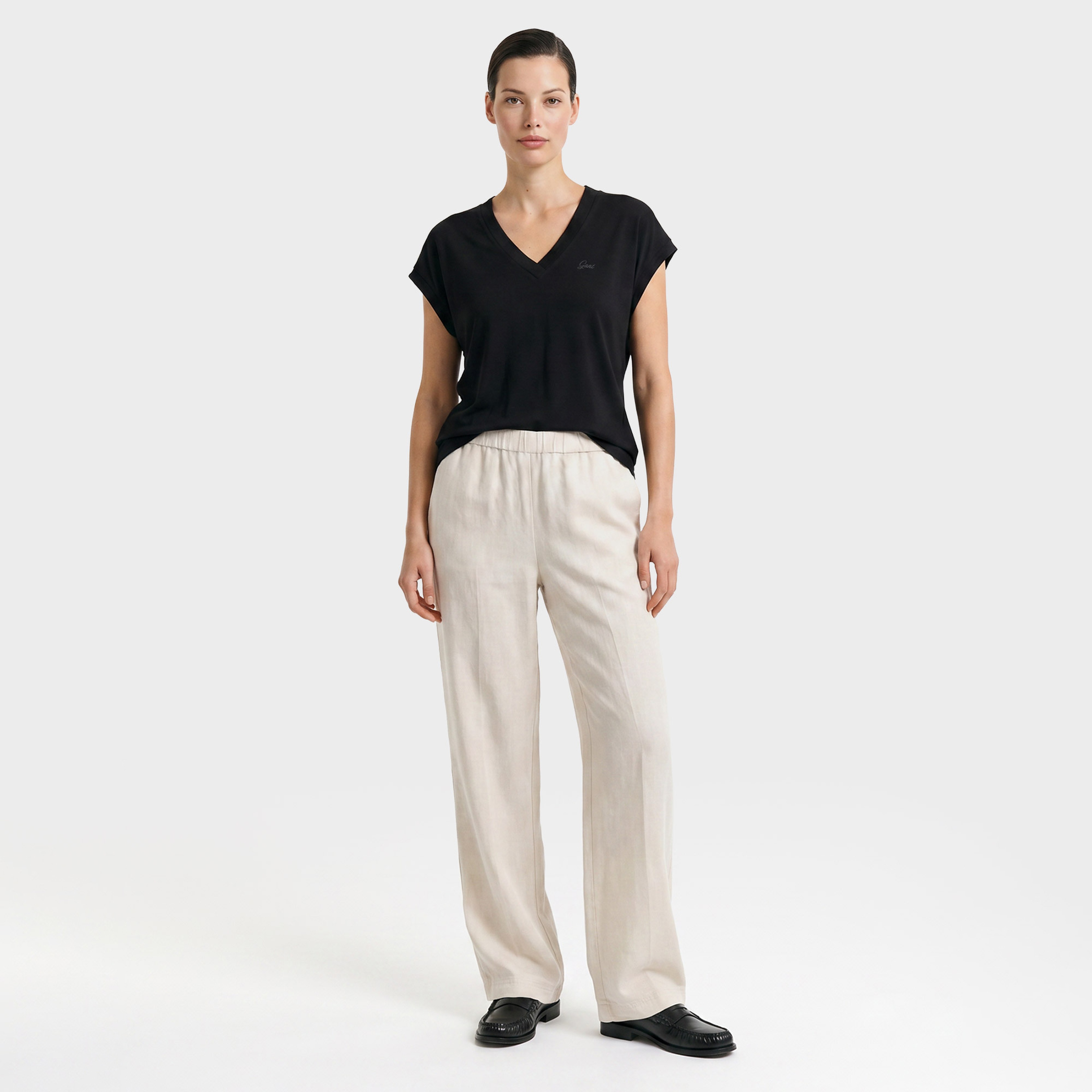 GANT Kadın Siyah V Yaka Regular Fit T-Shirt